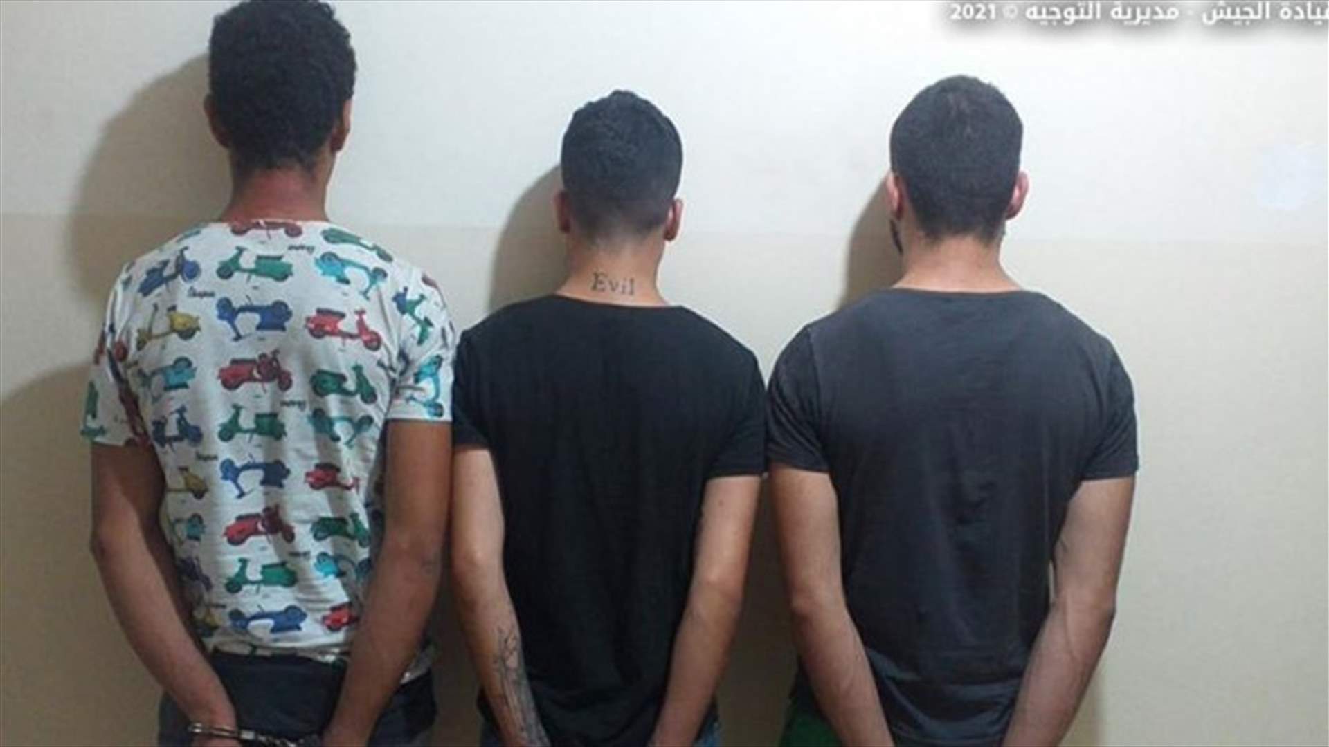 توقيف ثلاثة أشخاص في سقي الزاهرية - طرابلس وضبط أسلحة وذخائر (صور)