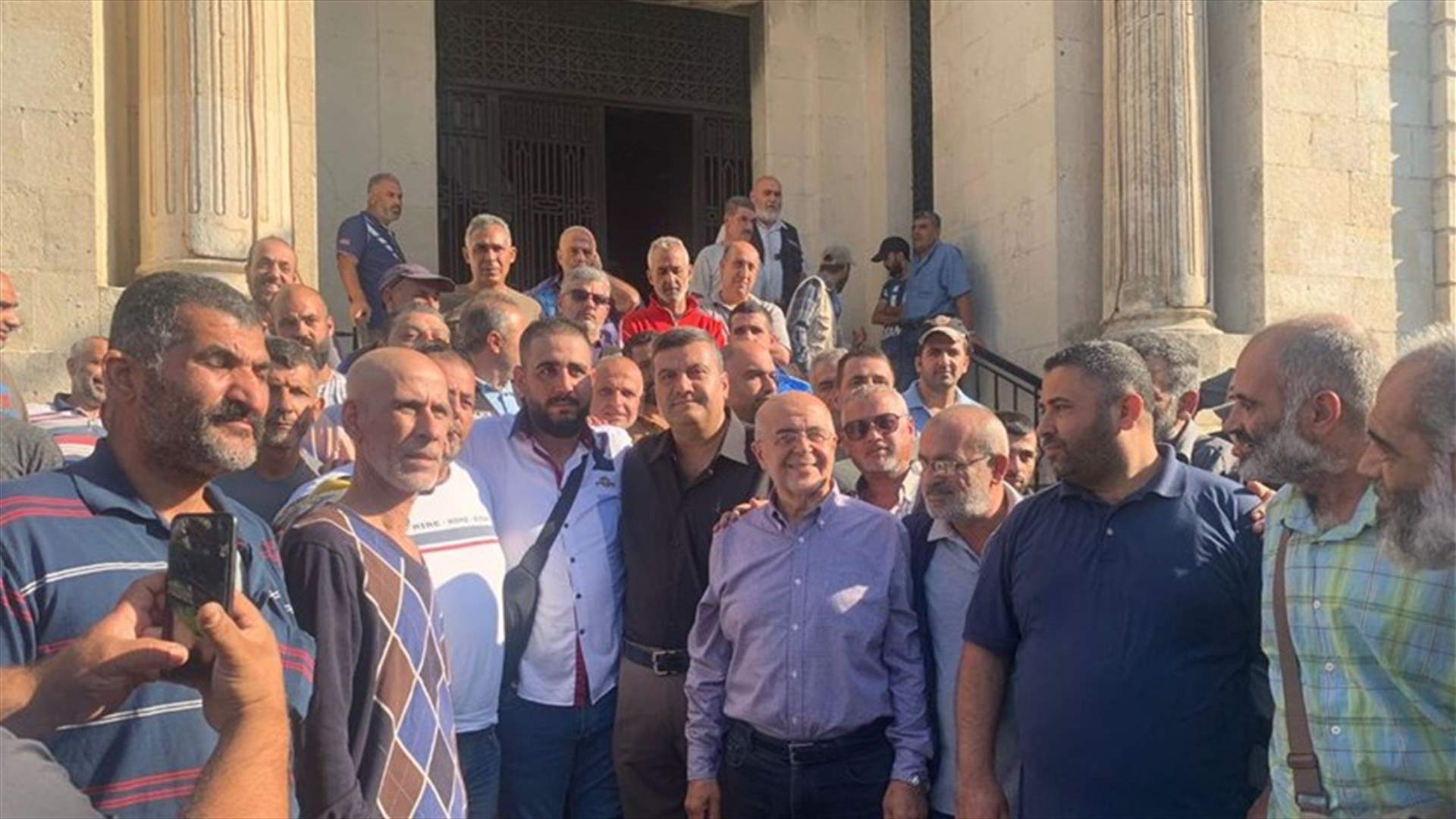اعتصام لعمال بلدية طرابلس ومطالبة برفع بدل النقل الى 24 الف ليرة