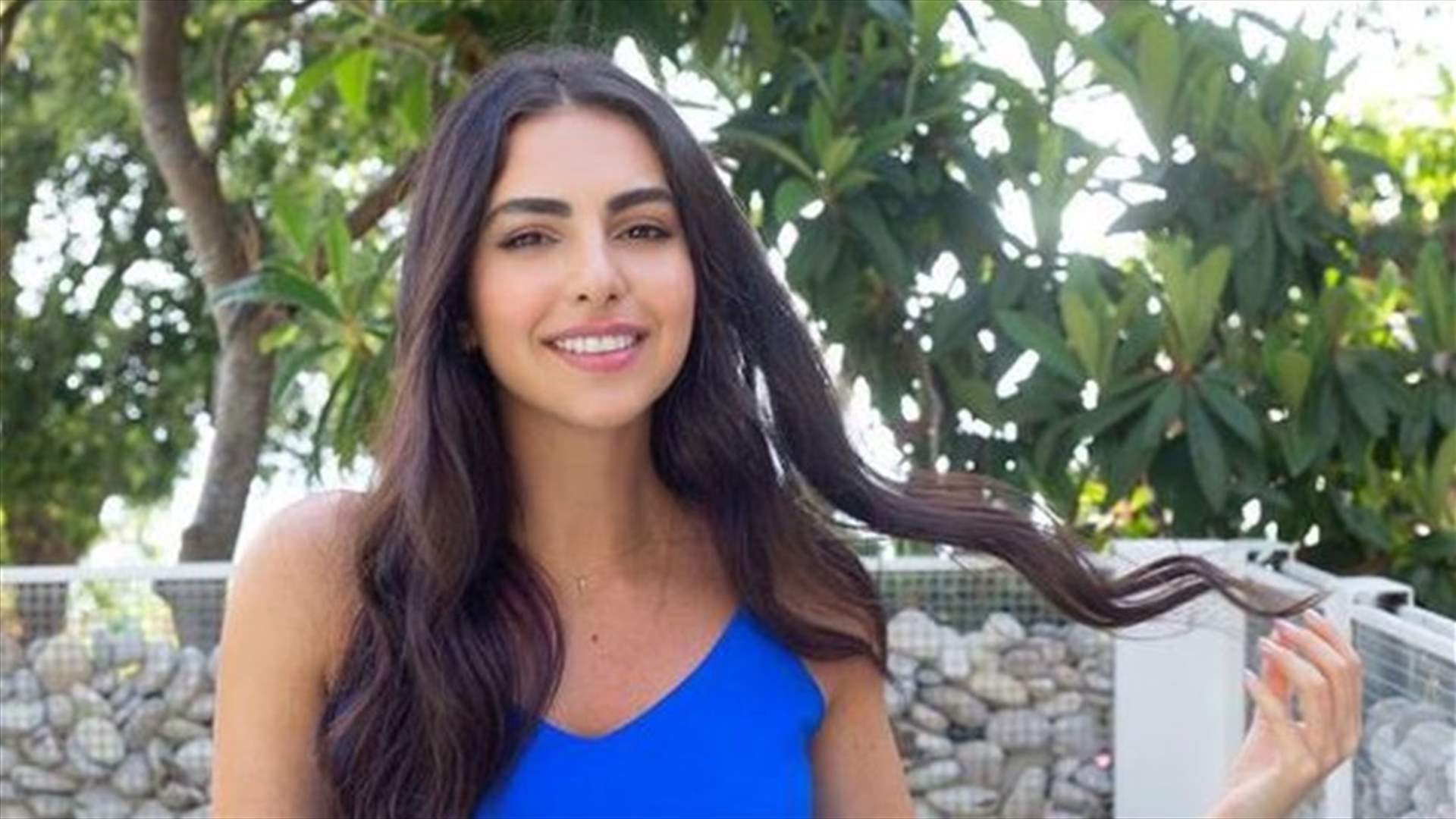 فاليري ابو شقرا مع زوجها وتوأميهما في مطار بيروت (صورة)