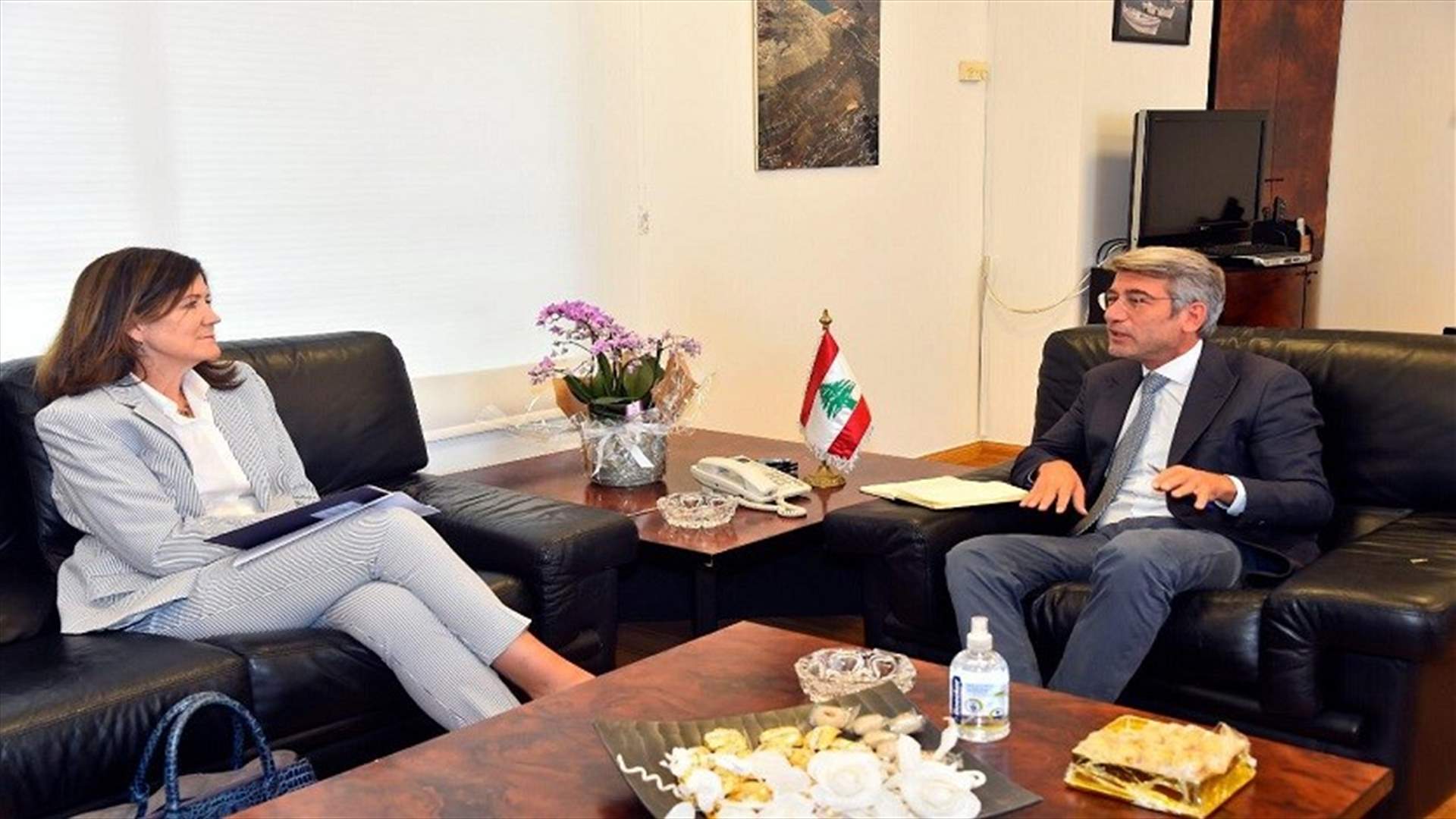فياض استقبل السفيرة الاميركية... هذا ما جرى بحثه