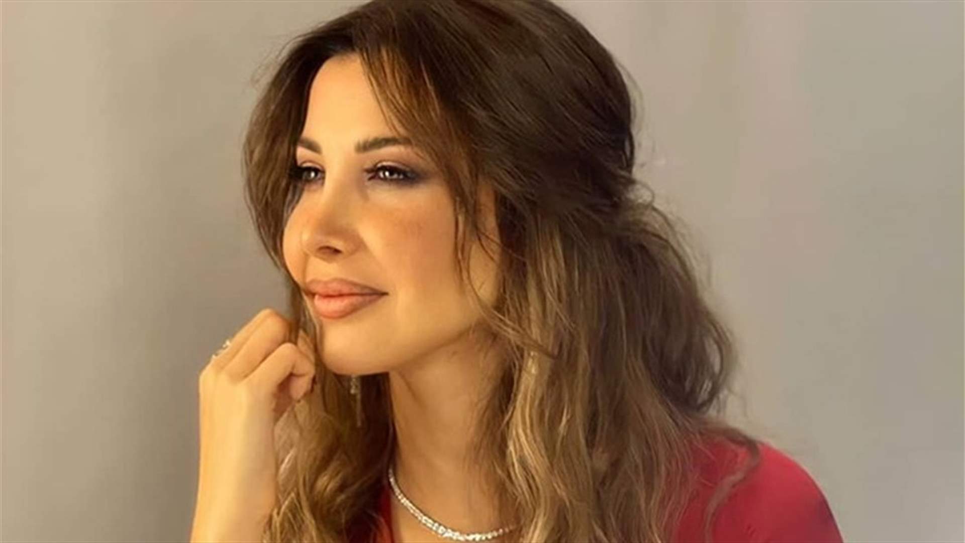 نانسي عجرم تترك المسرح وتتجوّل بين الجمهور... وطلب غريب في حفلها بقطر (فيديو)
