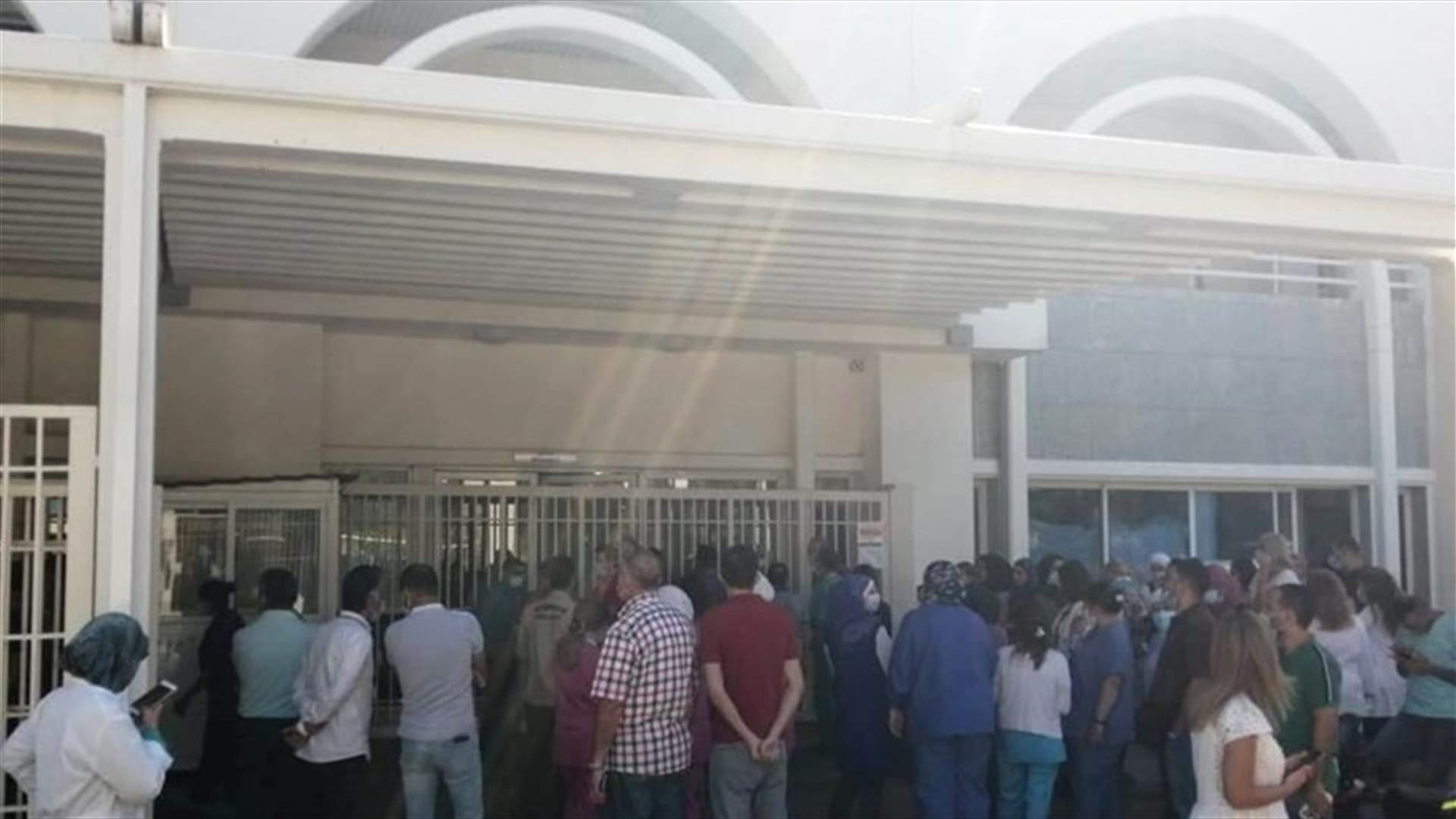 موظفو مستشفى الحريري: إغلاق أقسام الطوارئ والاتجاه لإقفال مراكز التلقيح غدا