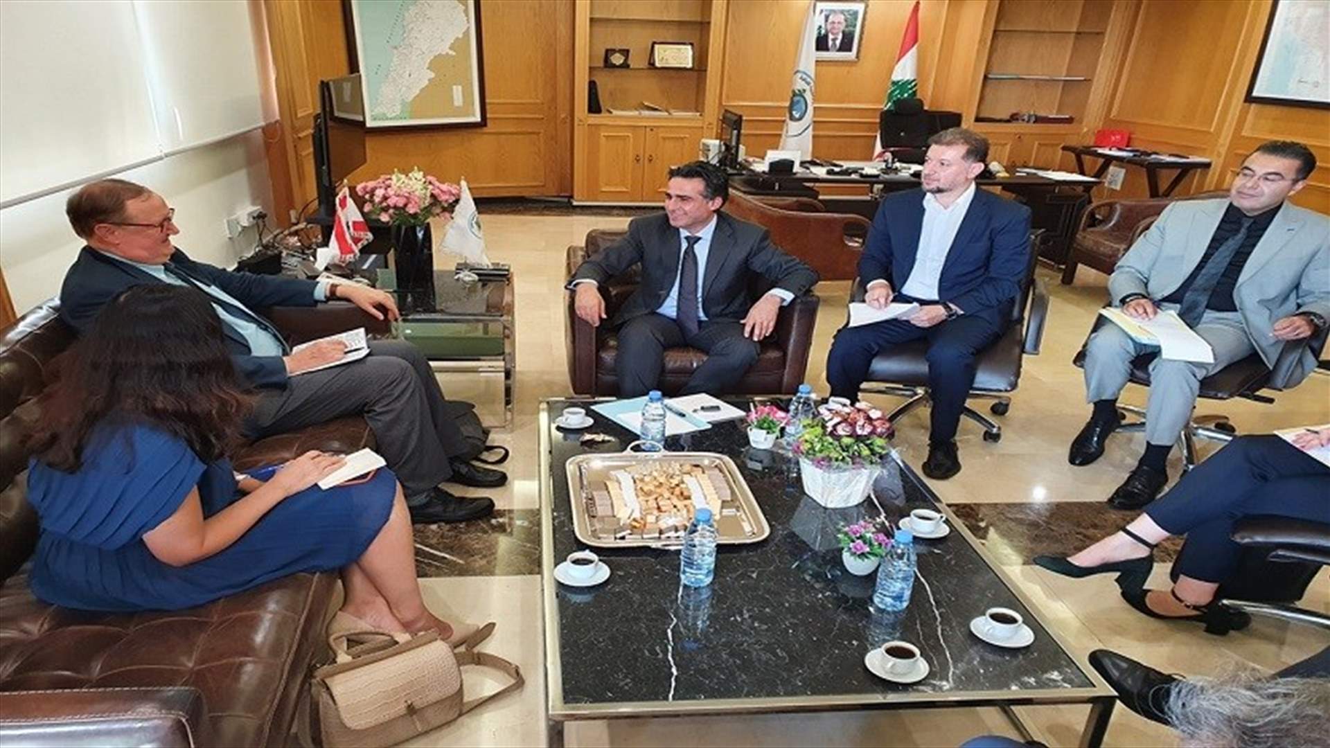 حميه عرض مع منسق المساعدات الدولية أوضاع المرفأ والمطار والنقل العام... دوكان: أتيت لمساعدة لبنان واللبنانيين