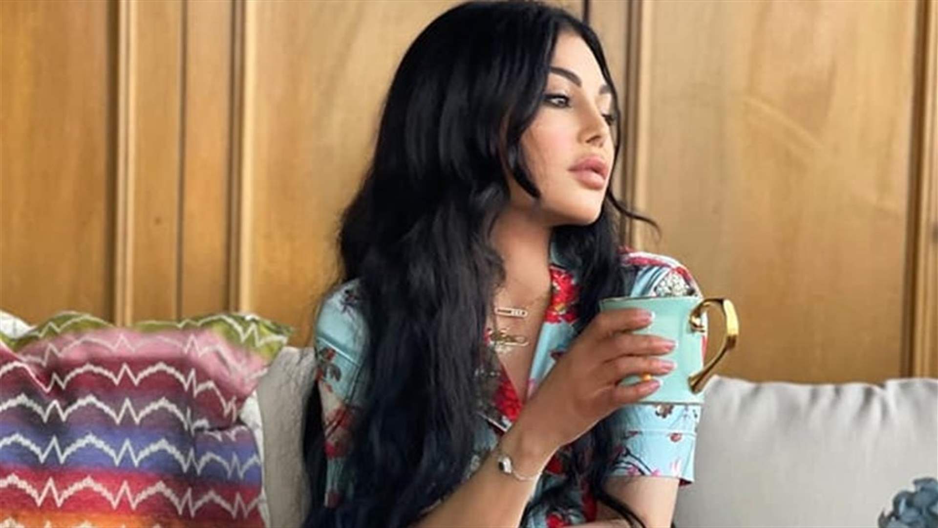 هيفاء وهبي تصوّب البوصلة وتذكّر بالأولويات: &quot;الحياة الاسرية لا تحتاج مواقع التواصل&quot;