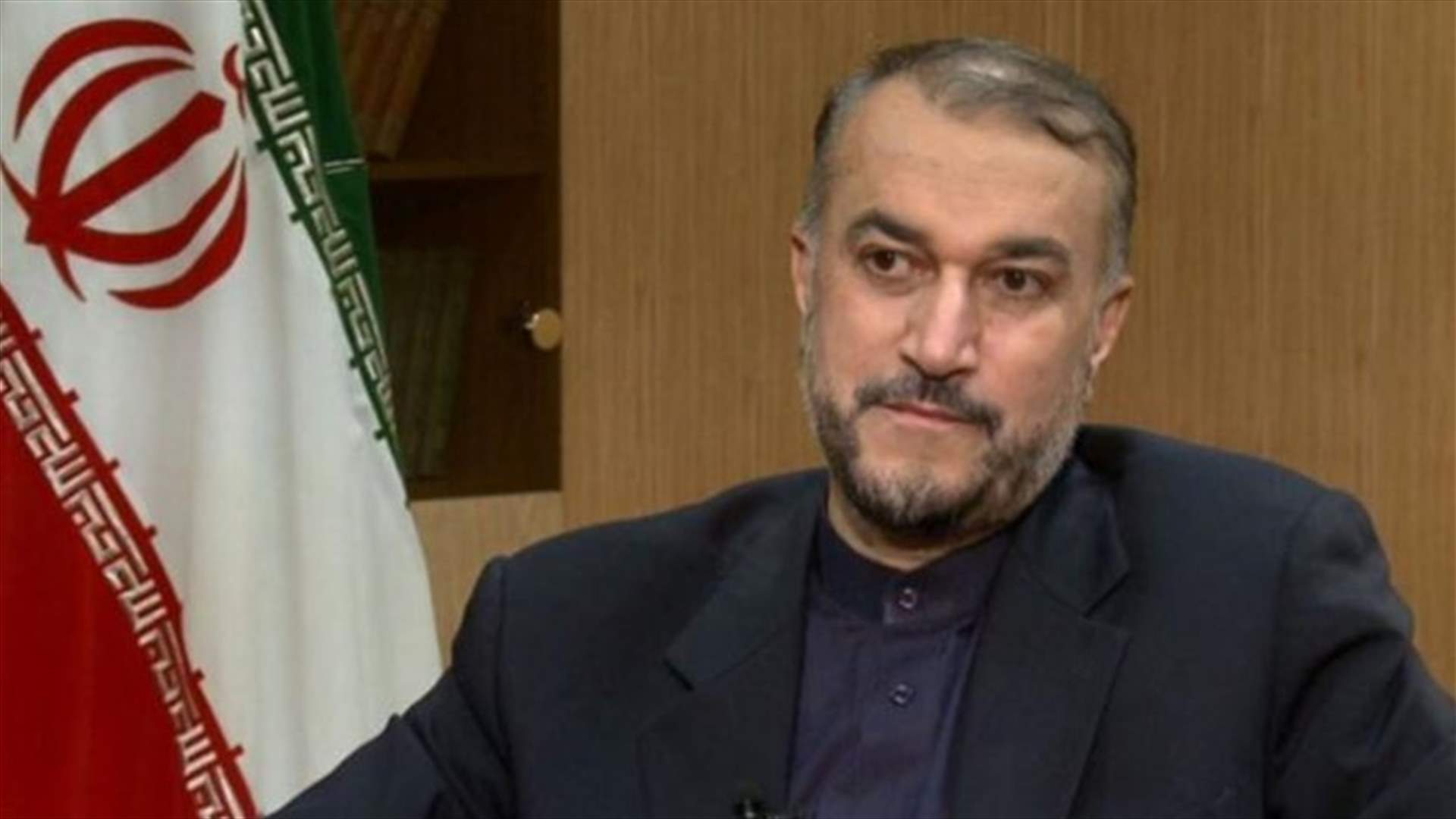 عبد اللهيان من المطار: سنقف بقوة الى جانب لبنان
