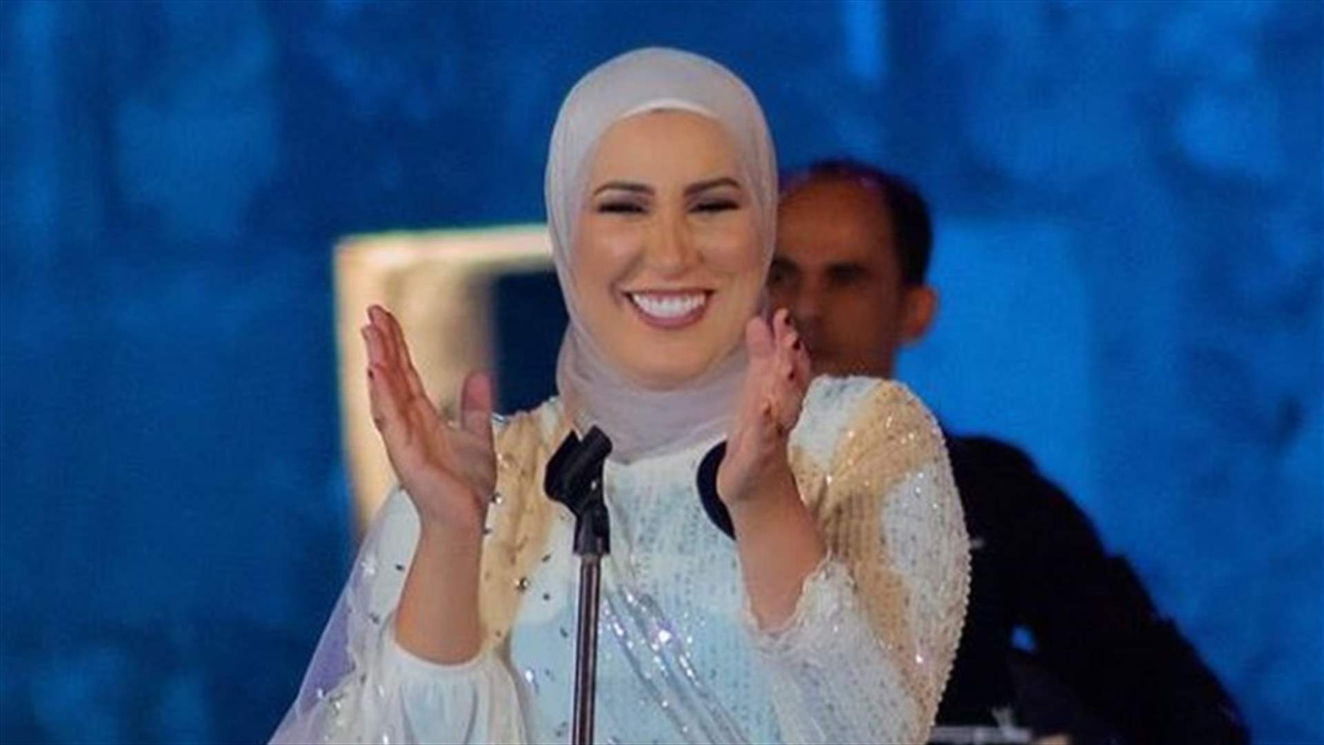 نداء شرارة تنشر صورتها مع والدتها للمرة الأولى... والجمهور يعلّق: &quot;تبدو كشقيقتك&quot;