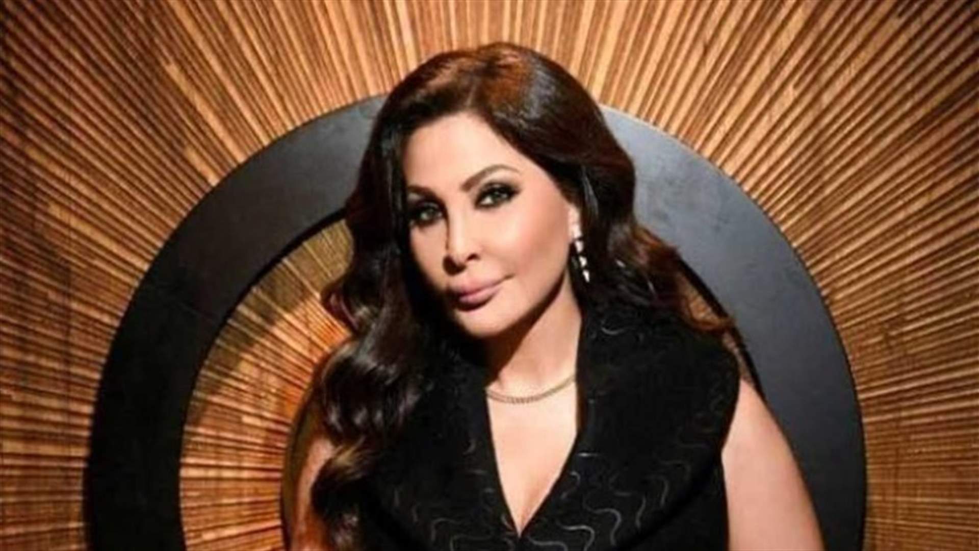 إليسا تصف الطبقة الحاكمة في لبنان بـ "المجرمة"