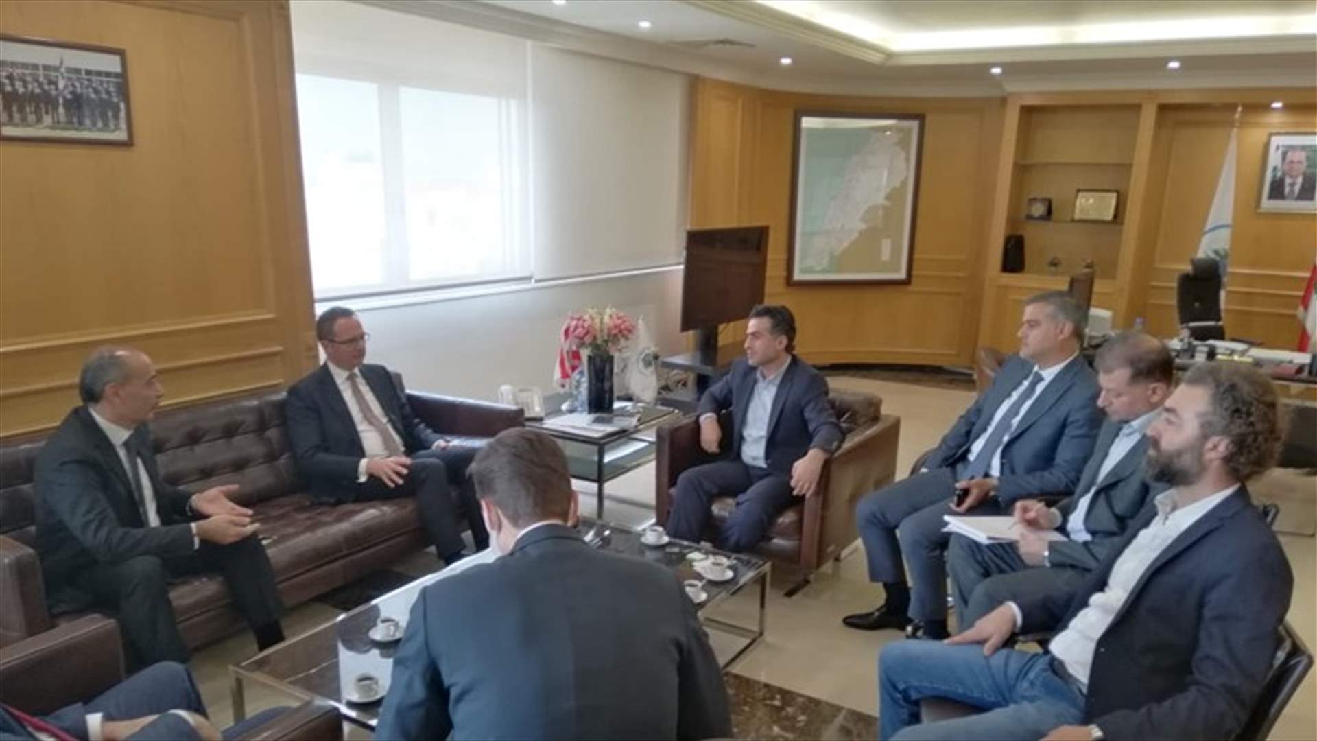وزير الأشغال عرض مع السفير التركي التعاون في مجال النقل