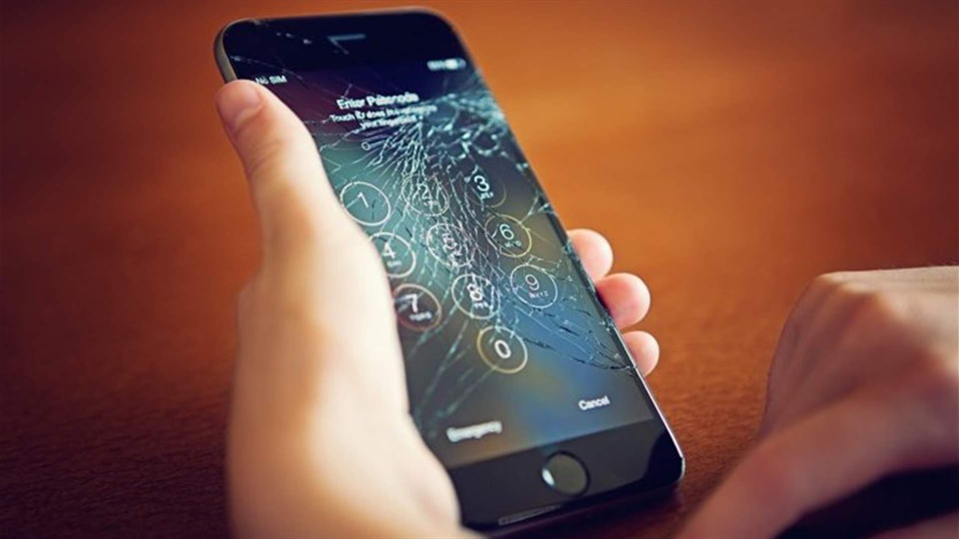 باحثون كنديون يُطوّرون شاشات "ذاتية الشفاء" للهواتف المحمولة المتصدعة