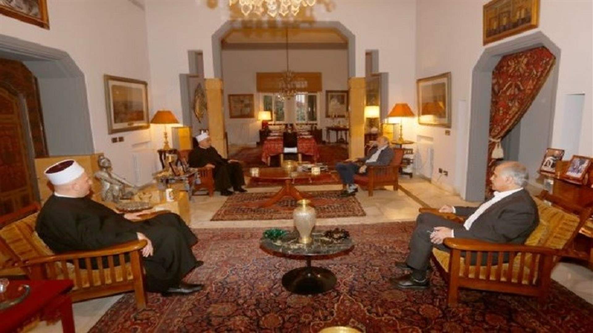 جنبلاط عرض الأوضاع مع شيخ العقل