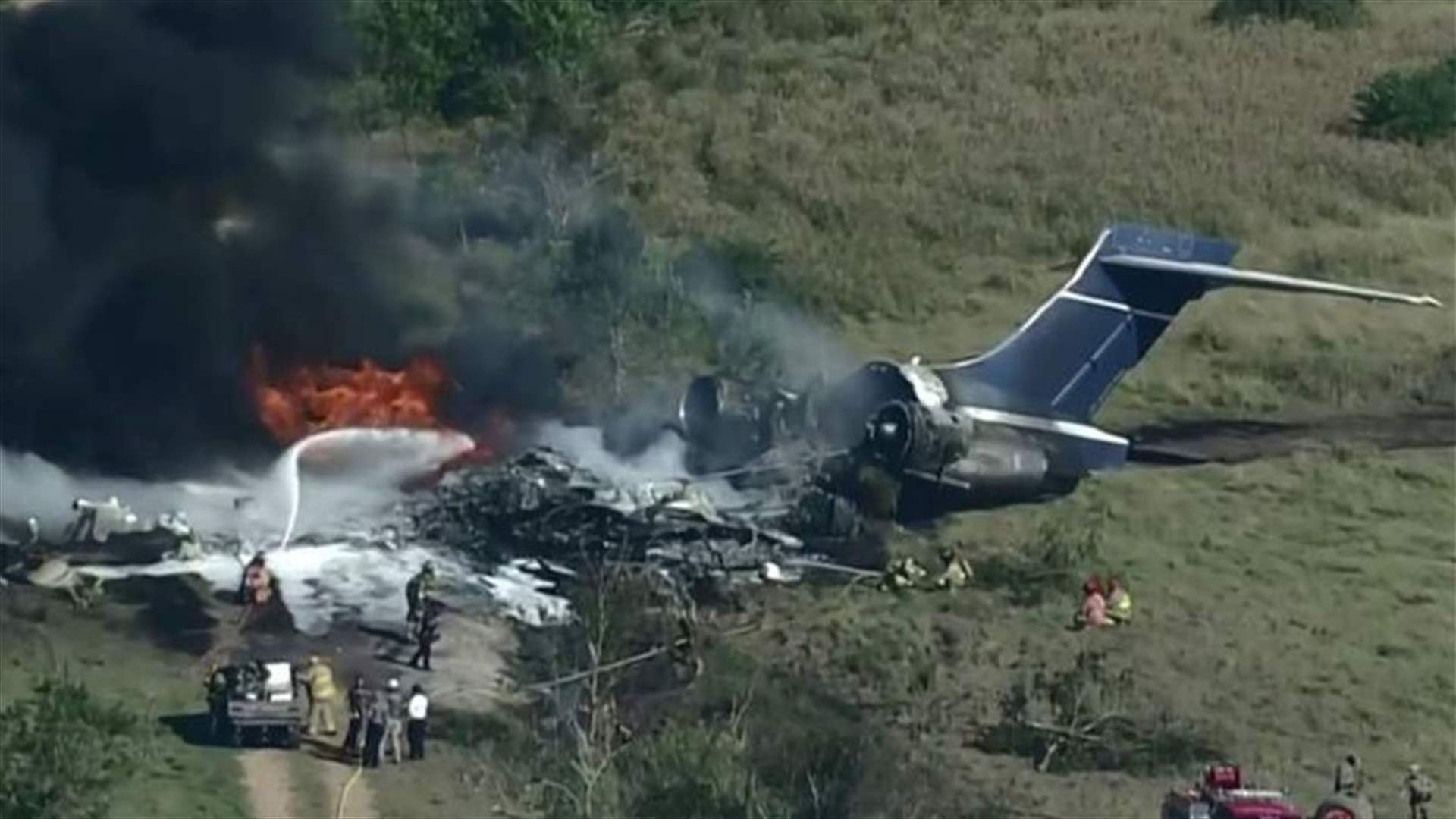 إشتعال النار بطائرة خاصة أثناء الإقلاع بمطار في هيوستن ونجاة 21 شخصًا