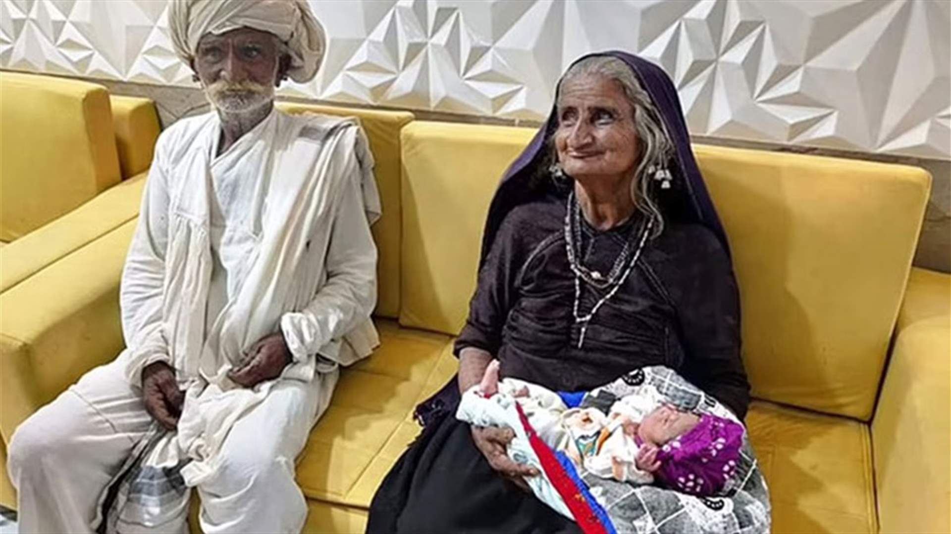 بعمر السبعين... هندية تنجب طفلها الأول بعد 45 عاماً على زواجها (صور)