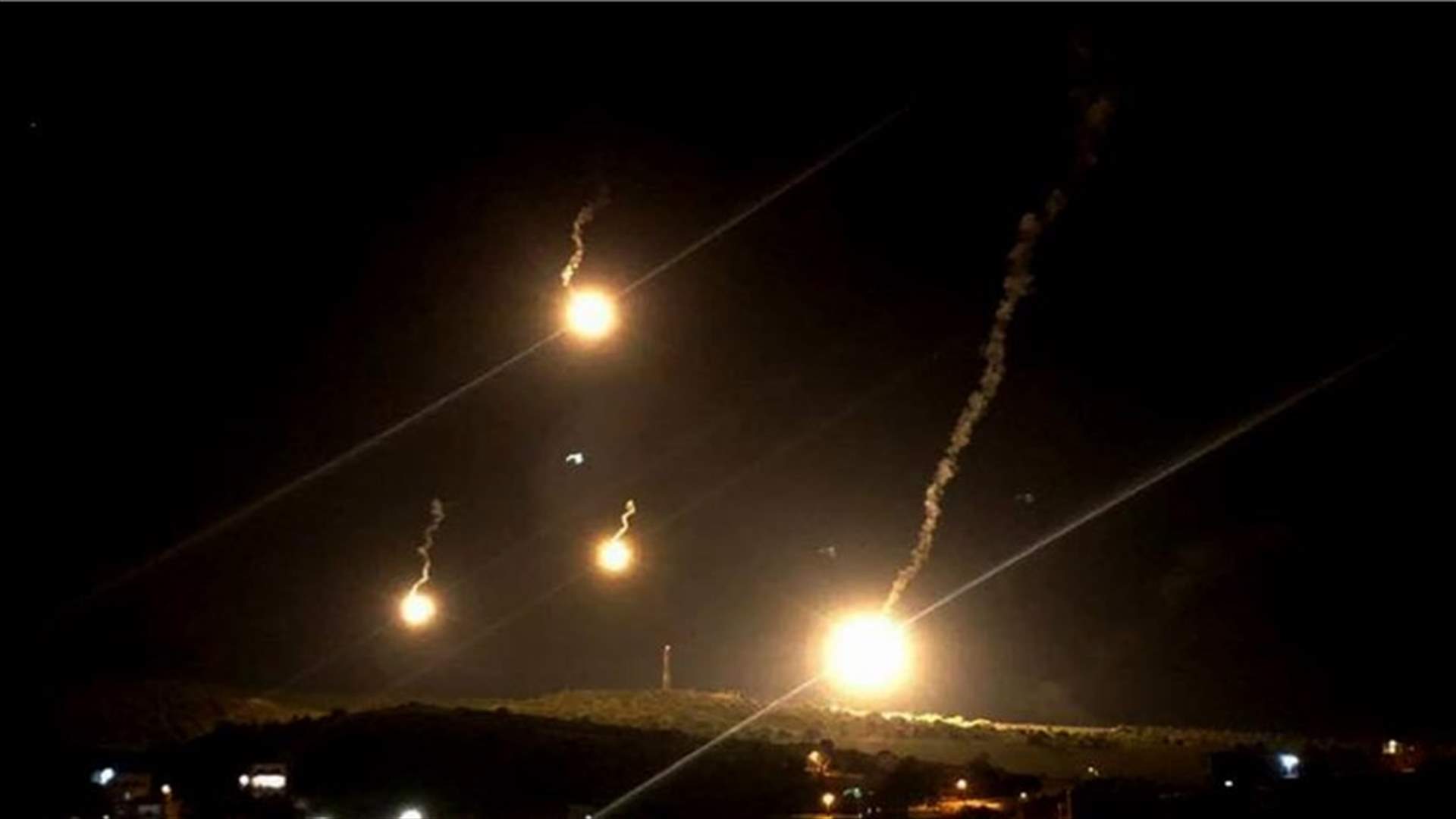 اسرائيل ألقت قنابل مضيئة فوق بوابة فاطمة ومحلة العبارة