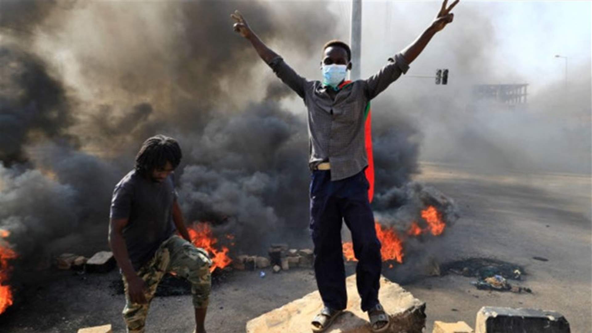 اعتقال رئيس الحكومة ووزراء بالسودان... هل وقع الانقلاب العسكري؟