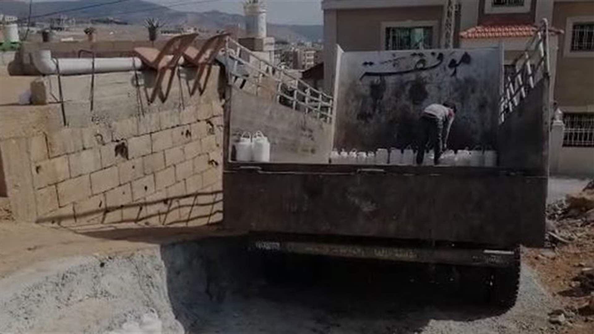 سوري يعدّ اللبن غير المطابق للموصفات... ووزارة الصحة تتحرك (صور)