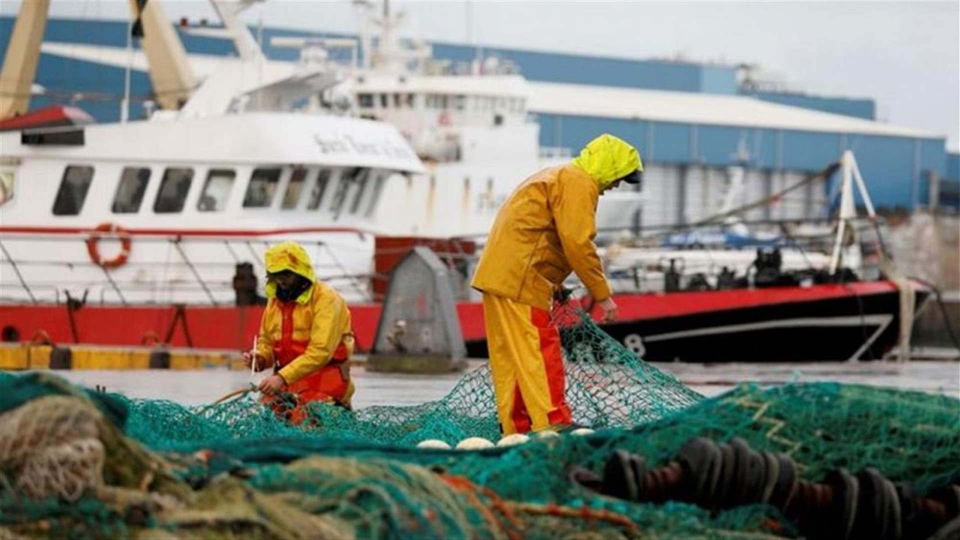 فرنسا تحتجز سفينة صيد بريطانية مع احتدام خلاف على تراخيص الصيد