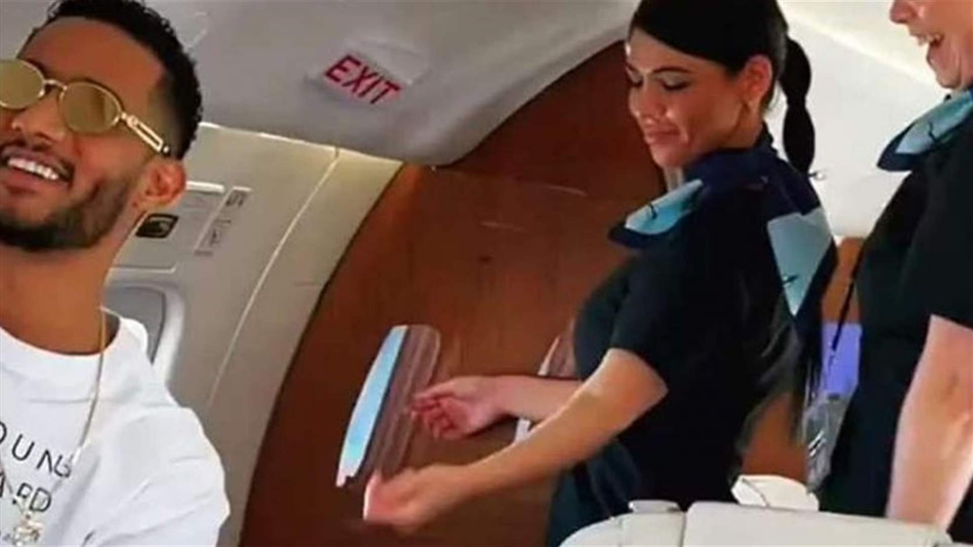 بعد رقص محمد رمضان مع مضيفات الطيران... هل طُردن من عملهن؟