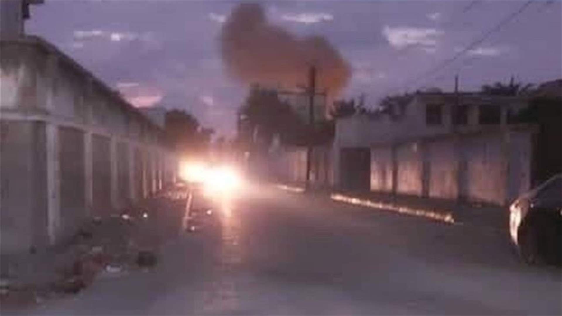 Explosion near Yemen&#39;s Aden airport causes casualties