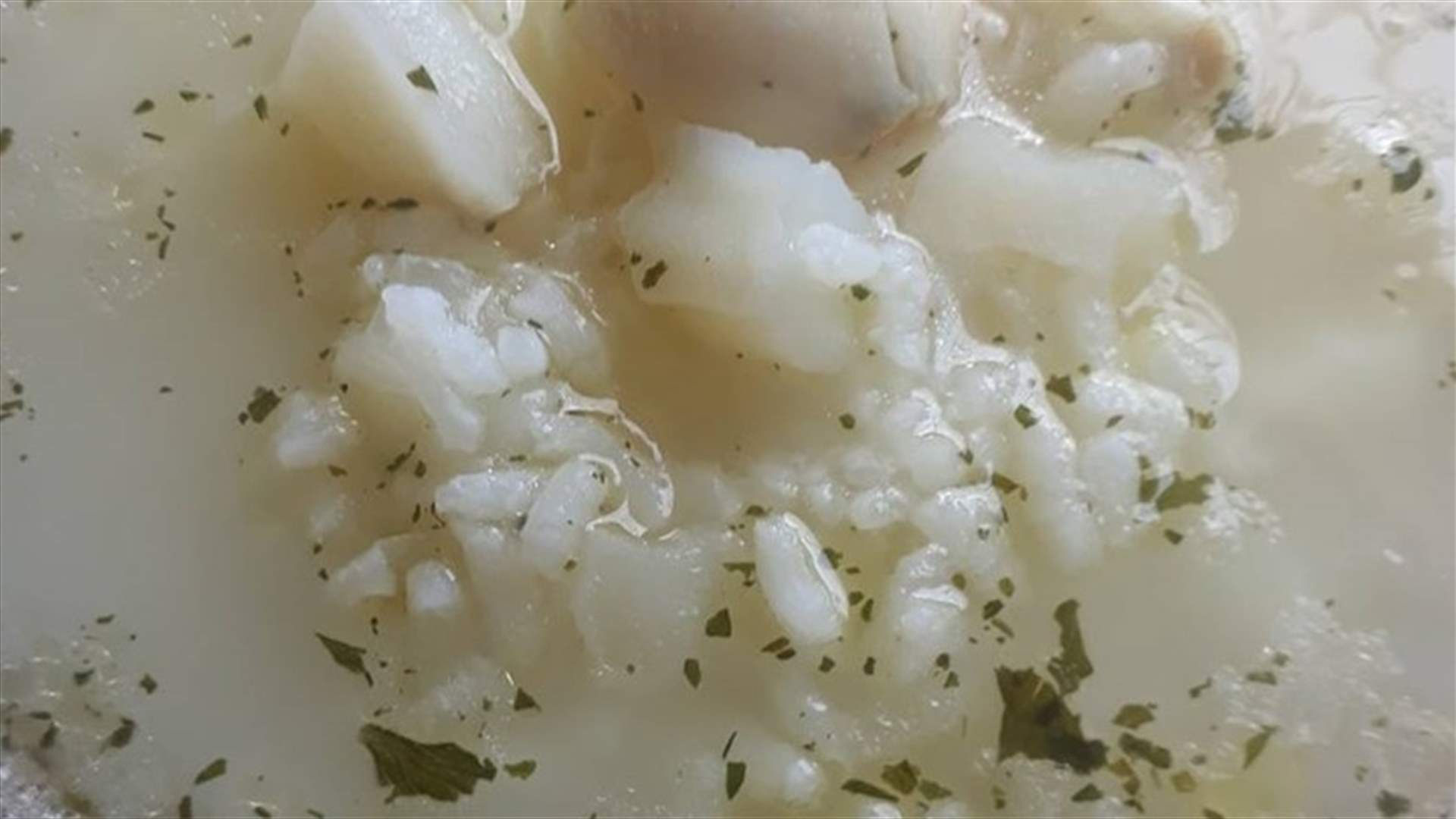 شوربة الأرز بالثوم... وصفة لذيذة تمدّ أجسامكم بالدفء في الطقس البارد
