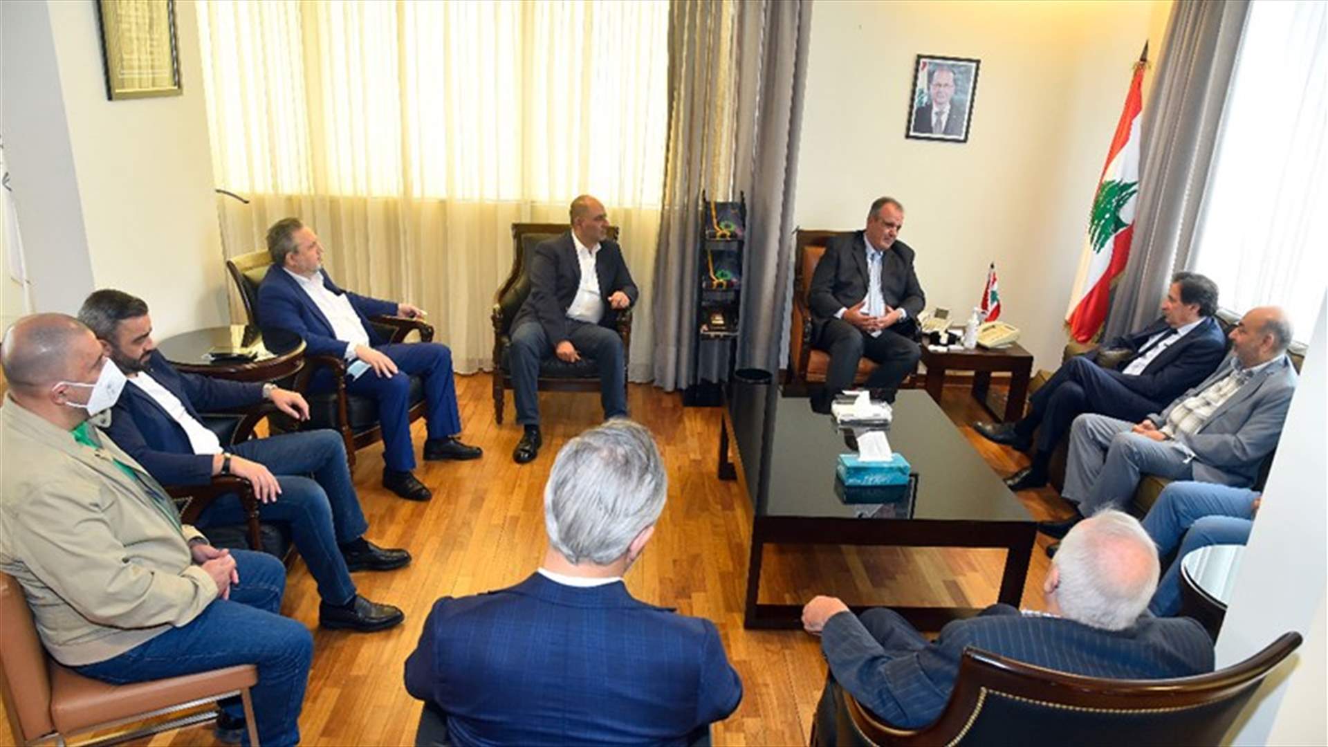 بوشكيان: لن نسمح باستمرار عمل المصانع غير المرخصة
