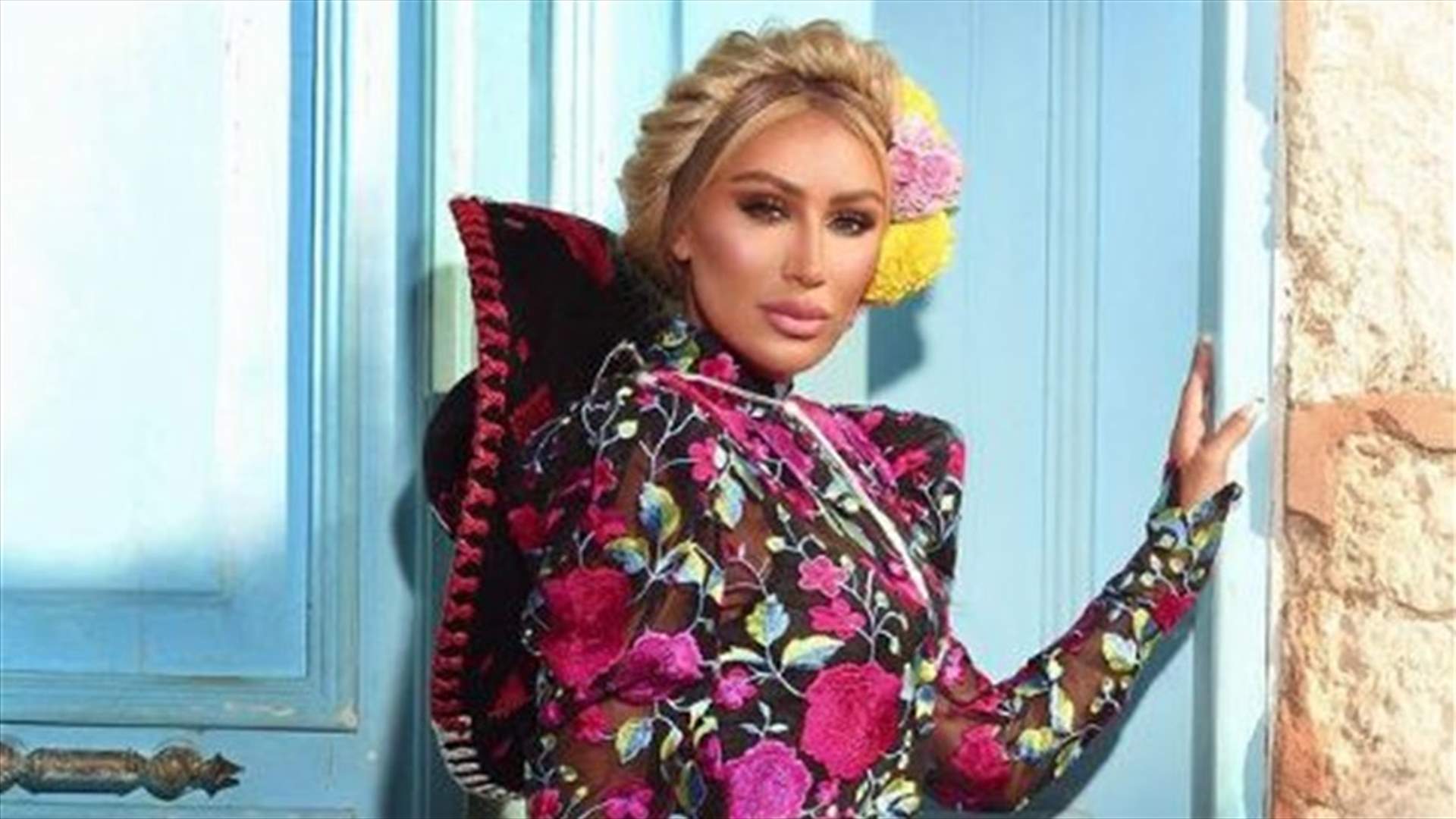 حذاء مايا دياب الغريب يضعها في مرمى الانتقادات... وما علاقة ليدي غاغا؟