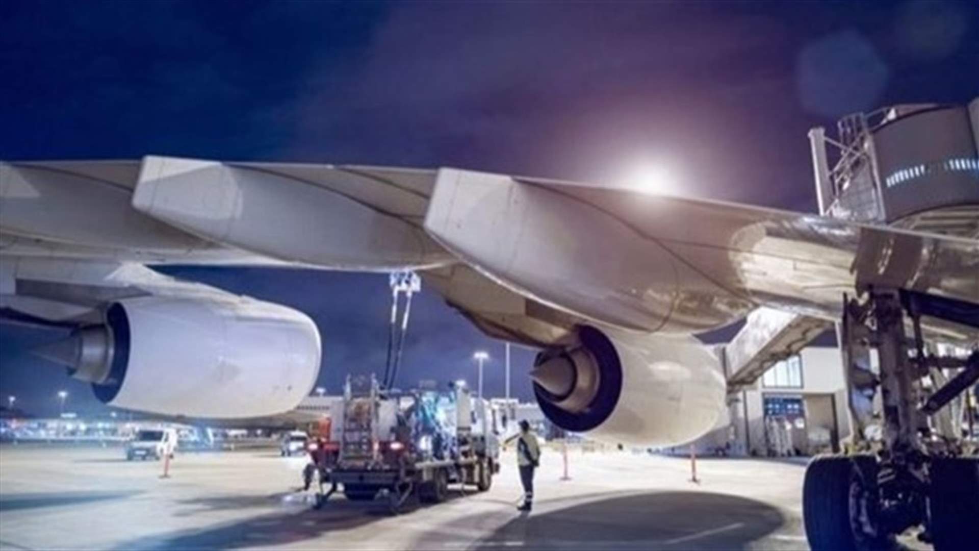 طائرة تهبط اضطرارياً في مطار إسباني وعدد من ركابها يفرّون