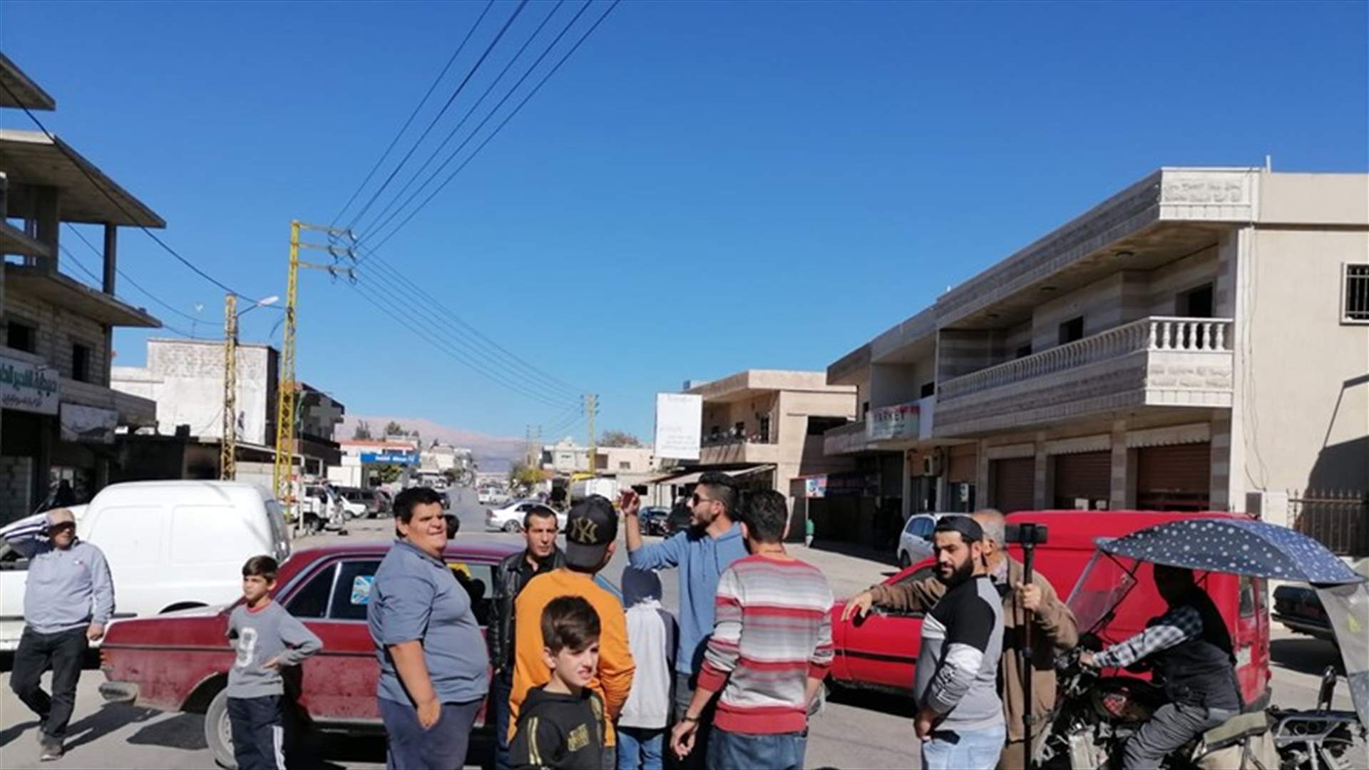 إقفال الطريق في بعلبك احتجاجا على انقطاع الكهرباء بشكل شبه مطلق