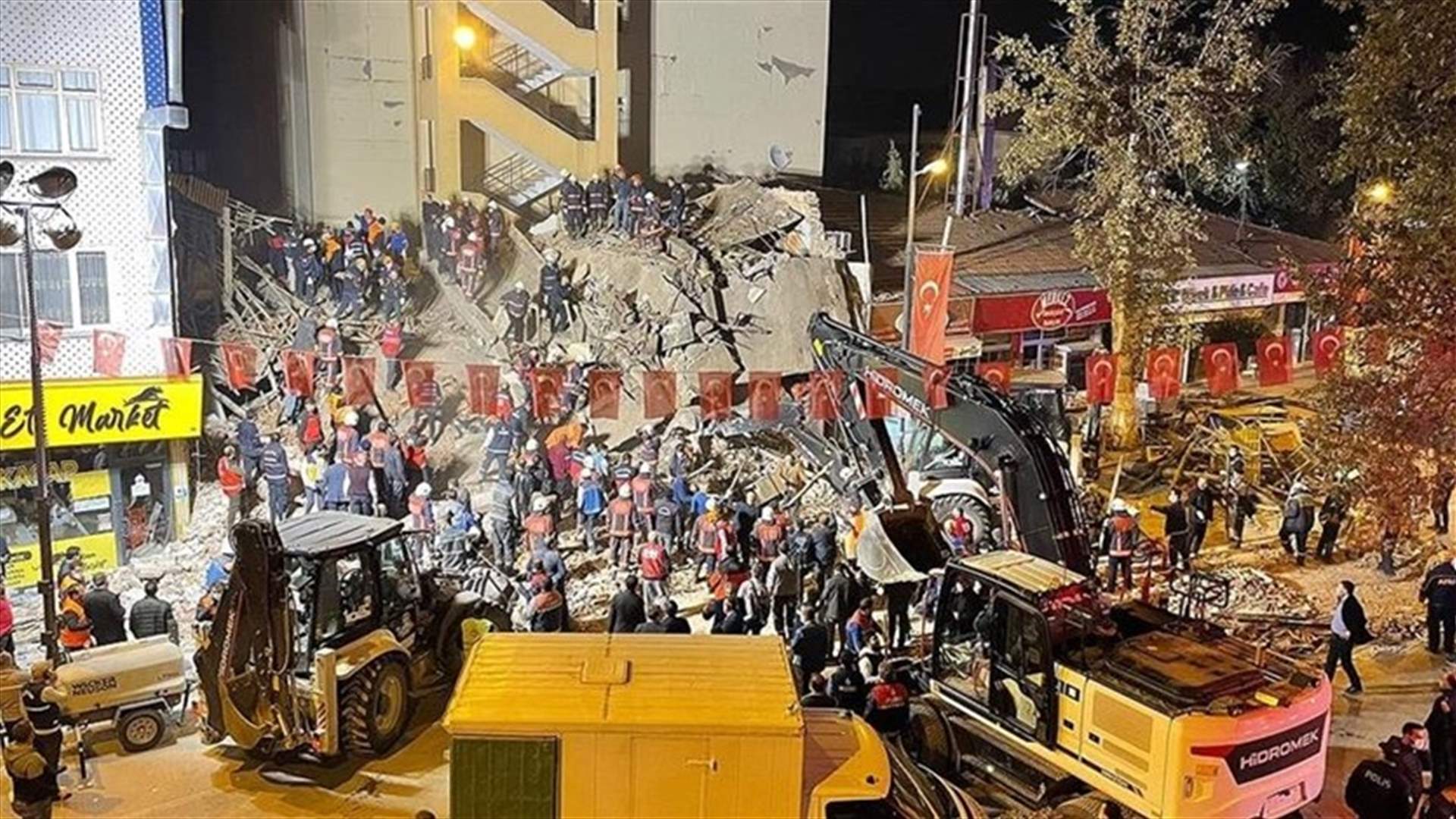 إصابة 13 شخصا على الأقل إثر انهيار مبنى في تركيا... وعمليات البحث والانقاذ متواصلة