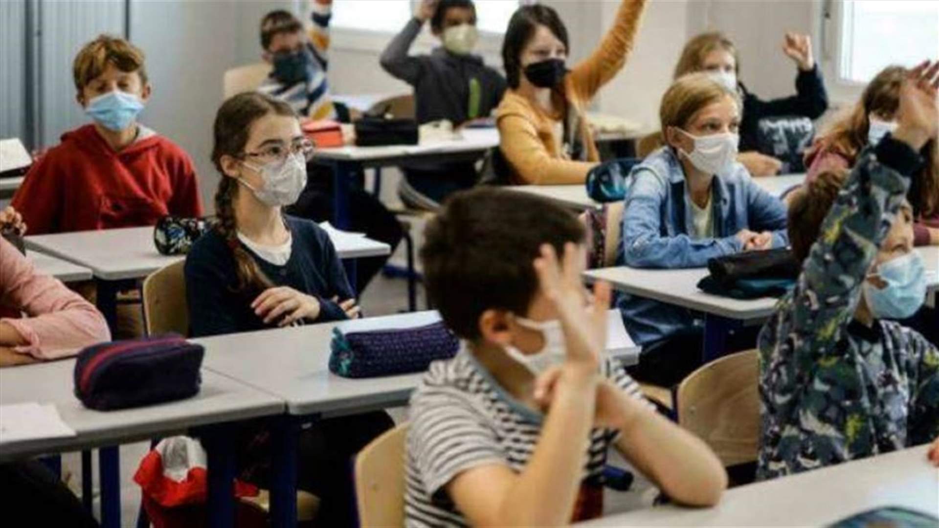 فرنسا تعيد العمل بإلزامية وضع الكمامات في المدارس