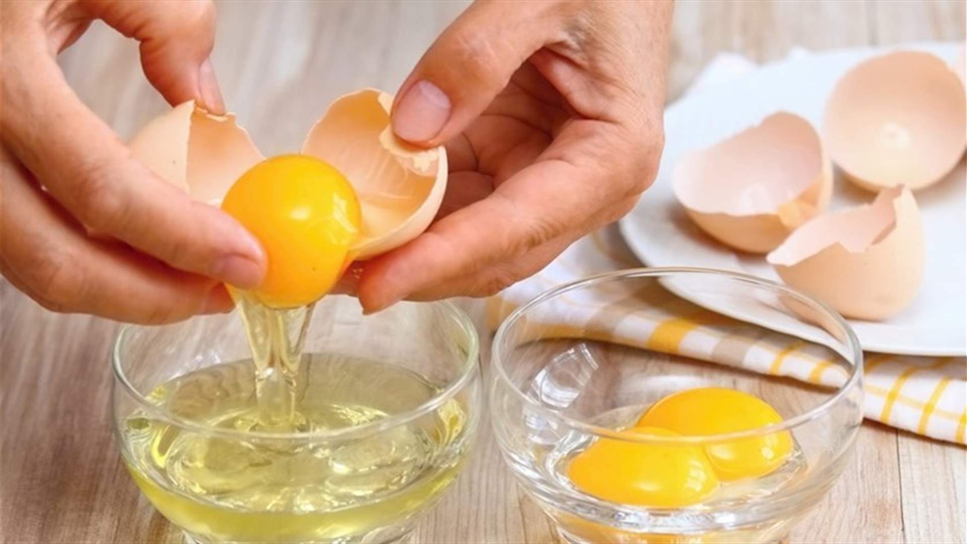 وصفات أقنعة البيض للشعر... هذه فوائدها!