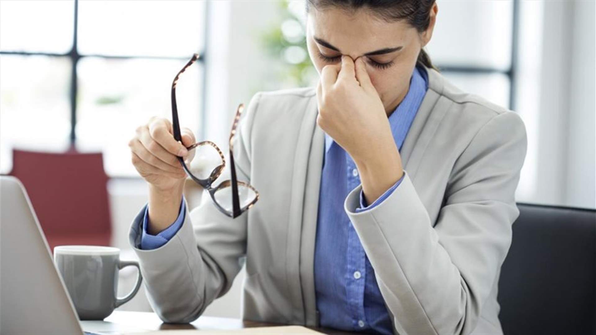 لحماية العينين من الضوء الأزرق... هذه هي المسافة الآمنة عن شاشة التلفزيون والحاسوب والهاتف