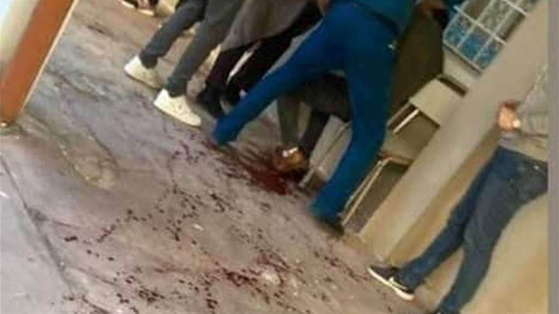 في تونس... تلميذ يطعن أستاذه بوحشية ويدخله غرفة العمليات
