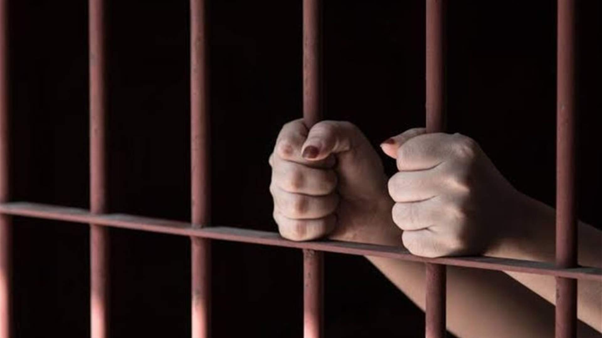 انتحلت صفة طبيبة نساء وتوليد... القبض على سيدة مطلوبة في 11 قضية بمصر