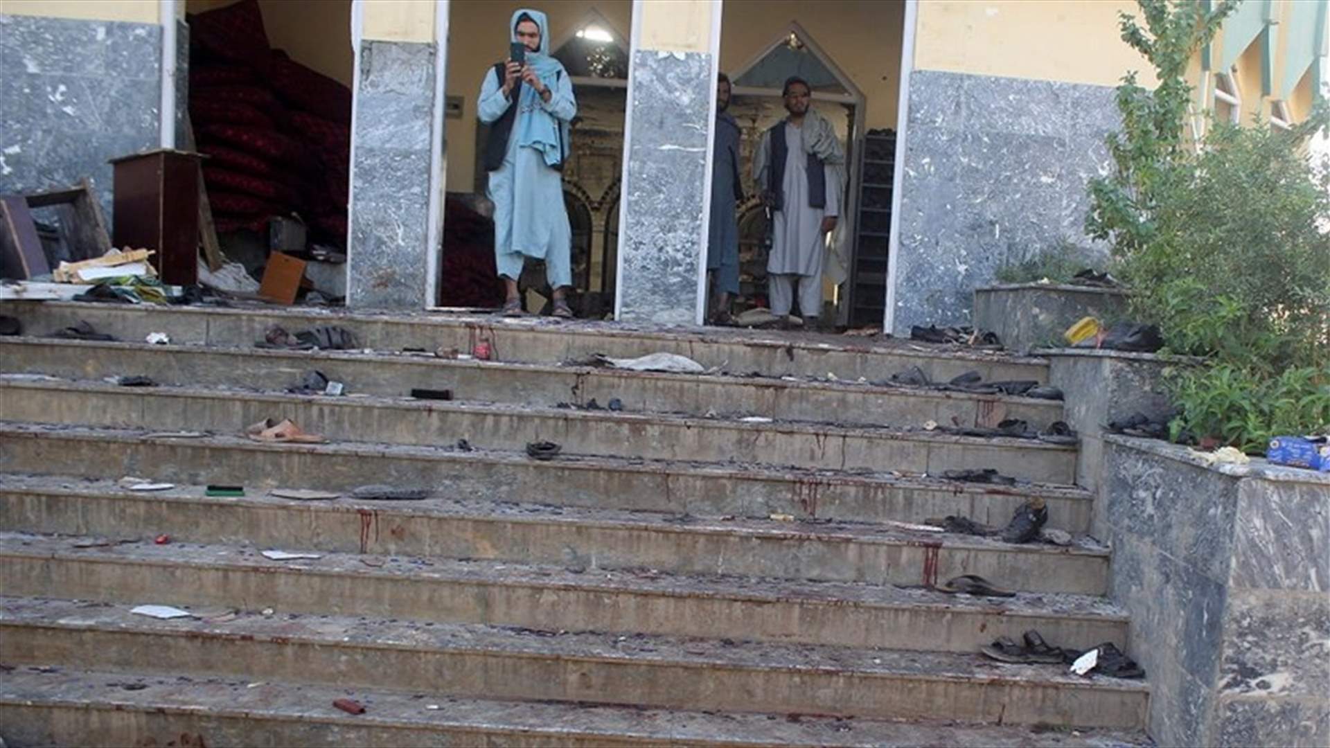 انفجار في مسجد بأفغانستان وإصابة 12 على الأقل