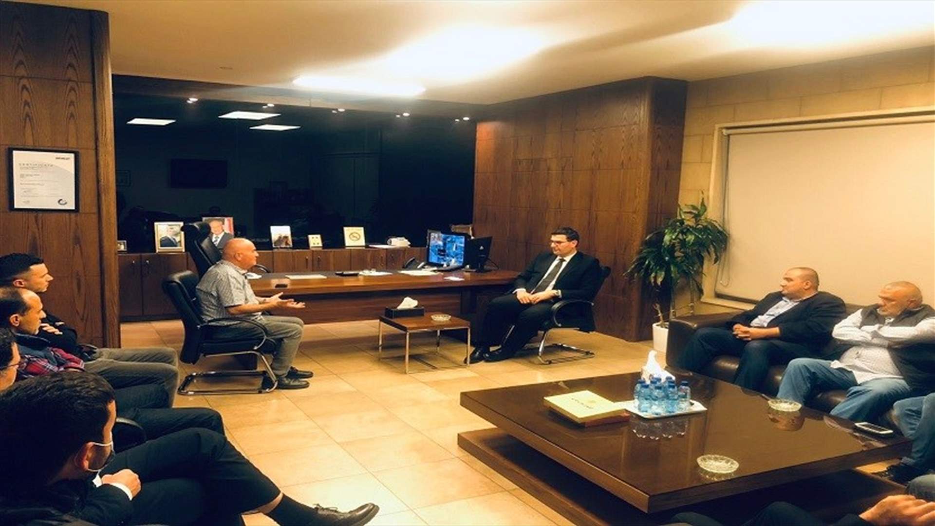 وزير الزراعة تفقد شركة توضيب الموز في عدلون: علينا أن نبحث عن أسواق جديدة