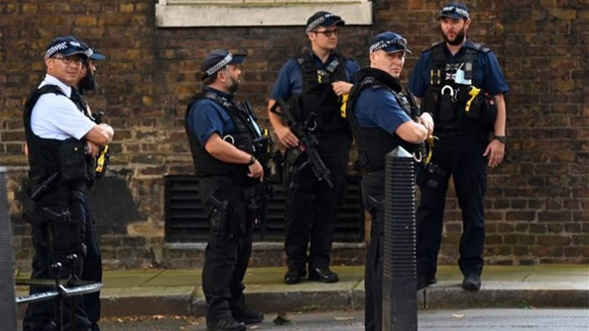 شرطة مكافحة الإرهاب البريطانية توقف ثلاثة أشخاص بعد مقتل شخص بانفجار سيارة