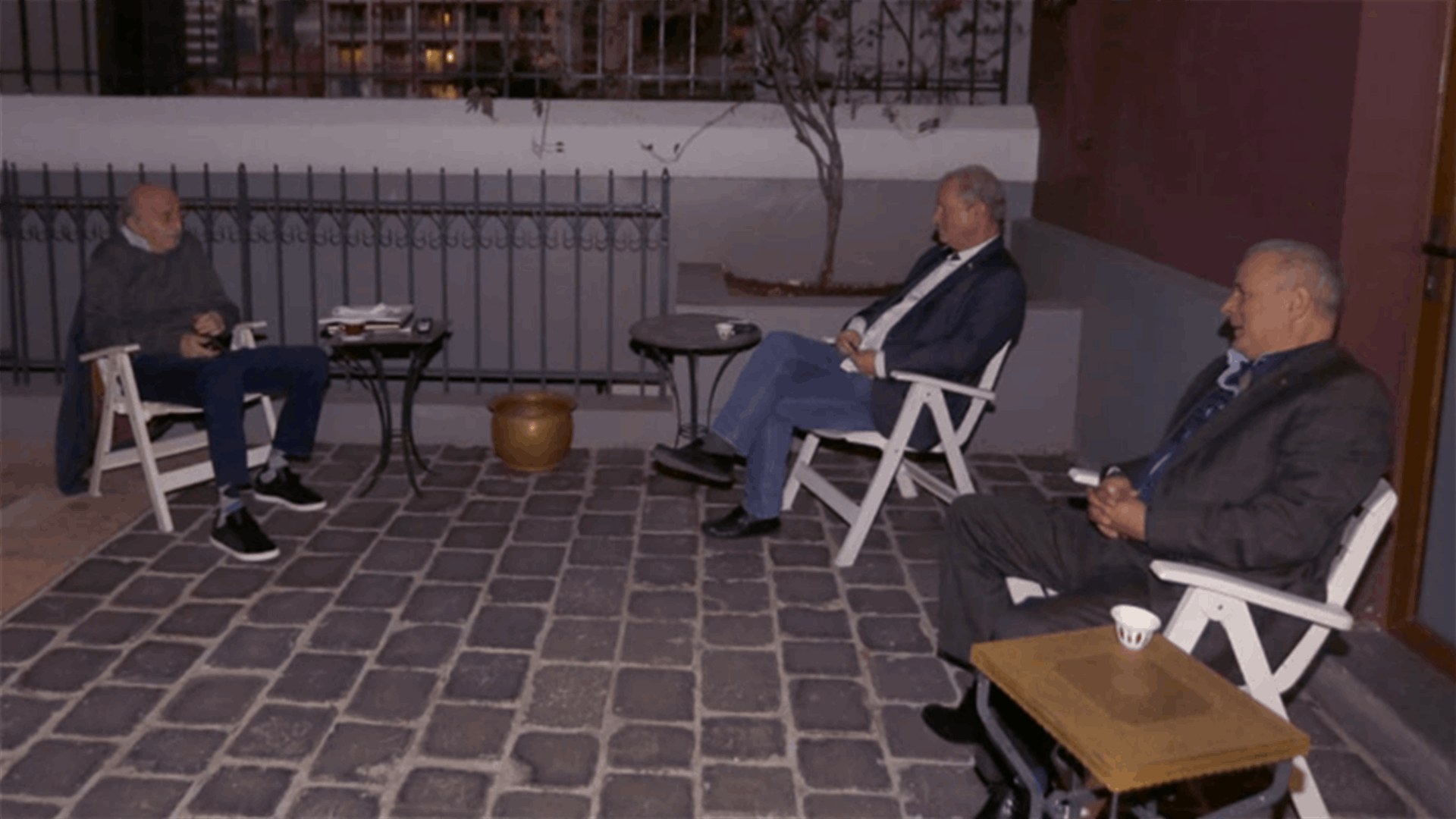 جنبلاط عرض التطورات مع رئيس حزب الأحرار