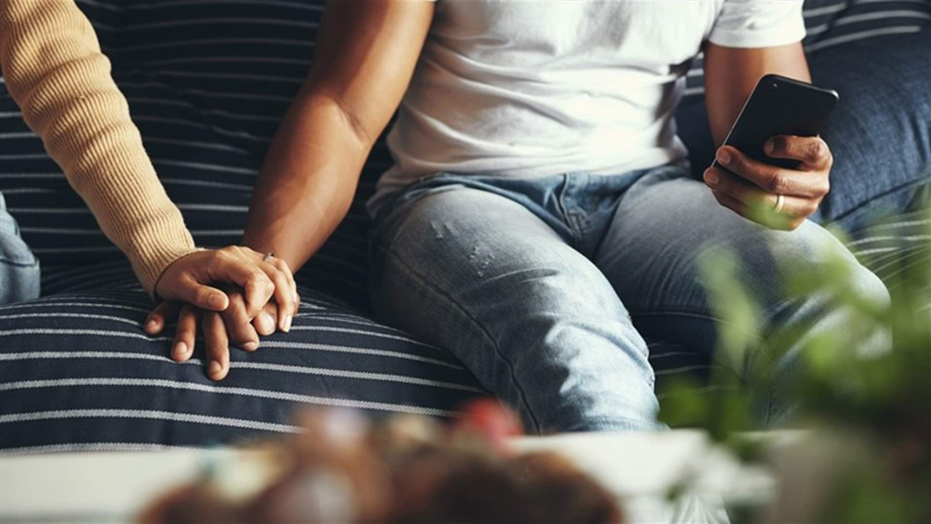 بعد اكتشاف تعرّضه للخيانة... رسالة "لطيفة" من رجل إلى عشيق زوجته تُشعل مواقع التواصل الاجتماعي (صورة)