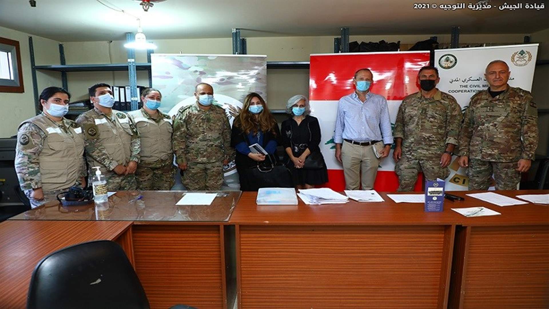 وحدات الجيش أنجزت توزيع مبلغ مالي قدمته هولندا لشاغلي 250 محلا تجاريا متضررا من انفجار المرفأ