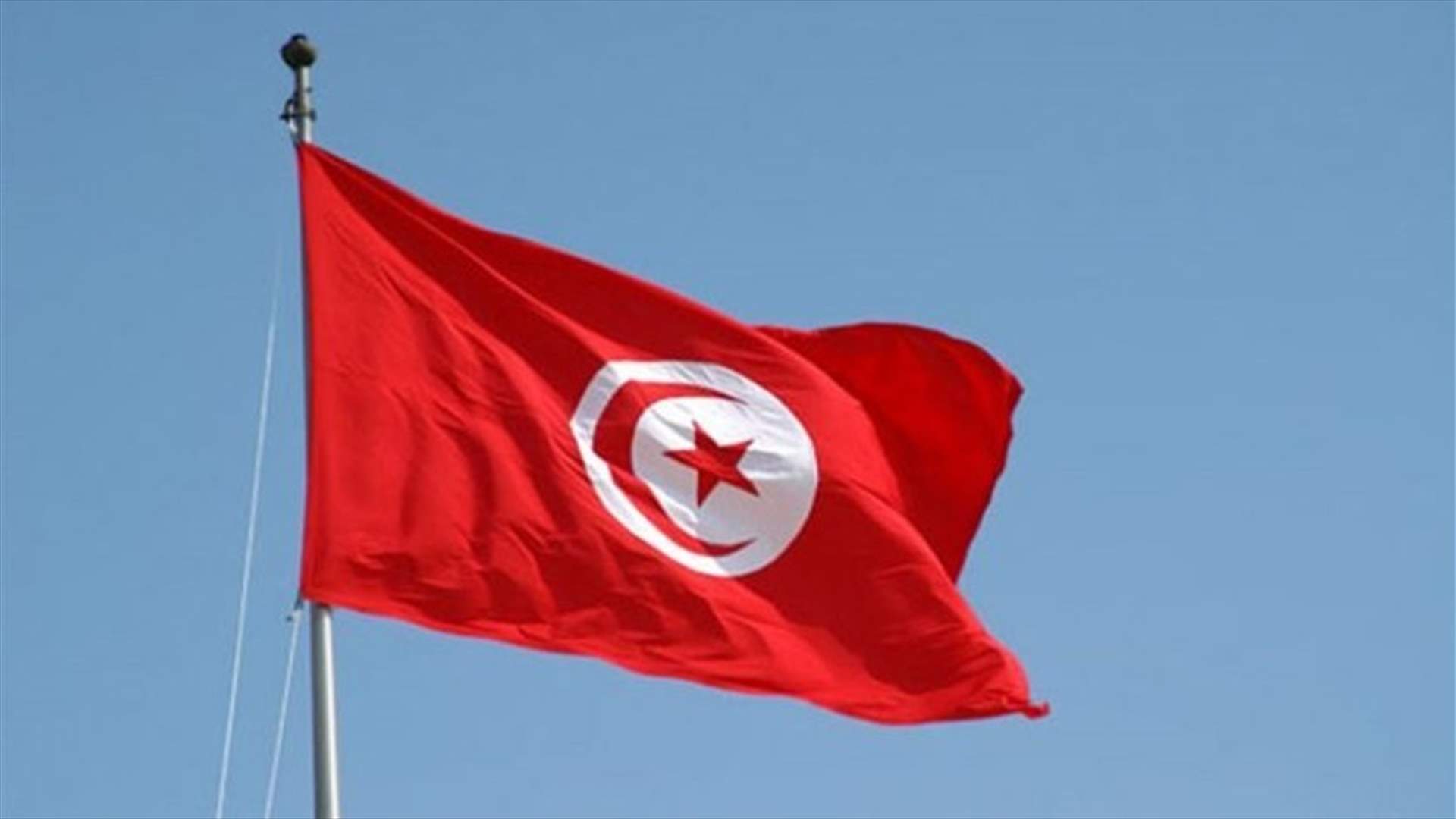 تونس تعلن ان الرجل الذي حاول طعن رجال الشرطة هو مصنف لديها كعنصر تكفيري