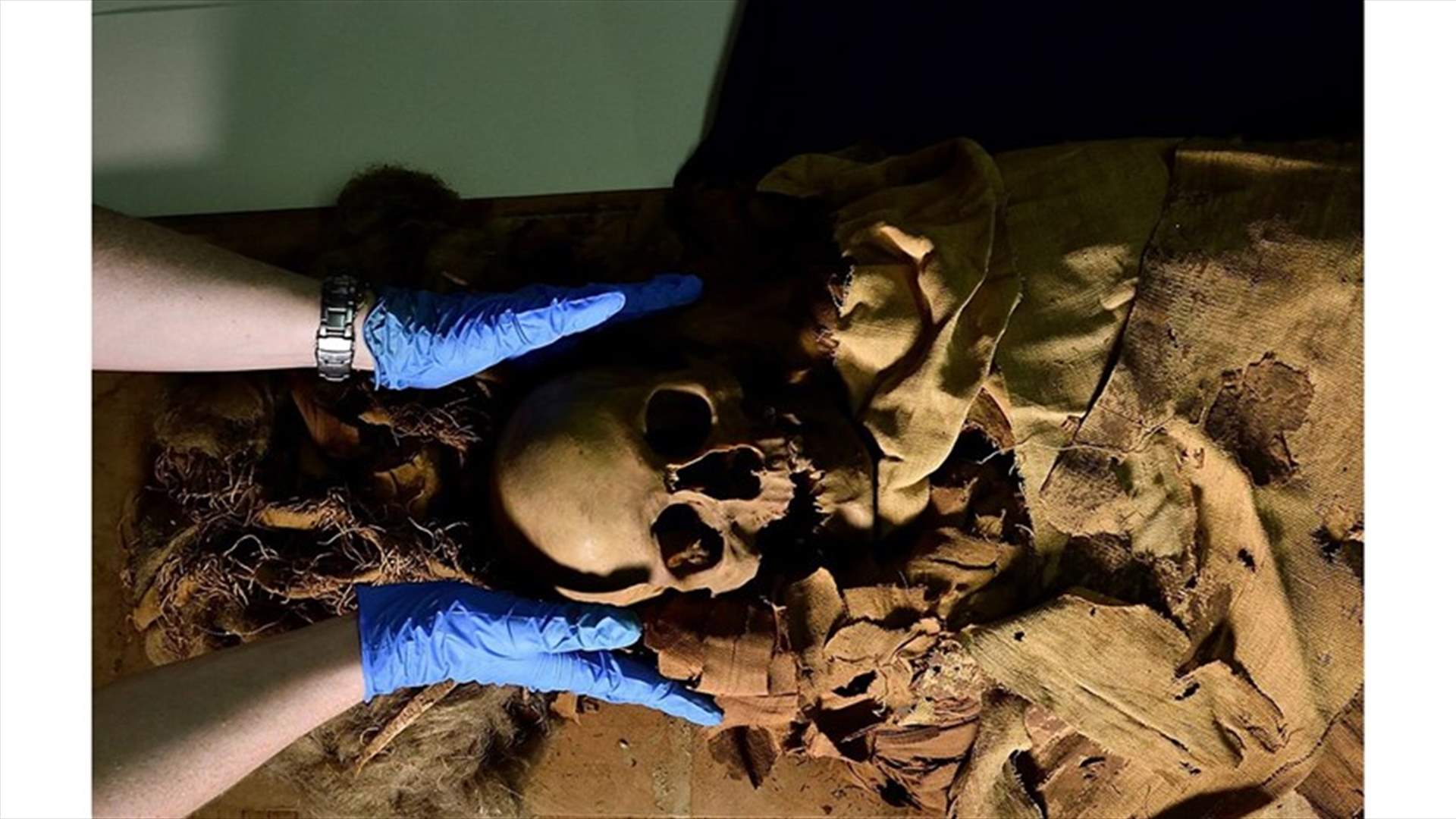 في البيرو ... العثور على مومياء داخل مقبرة تعود إلى 800 عام
