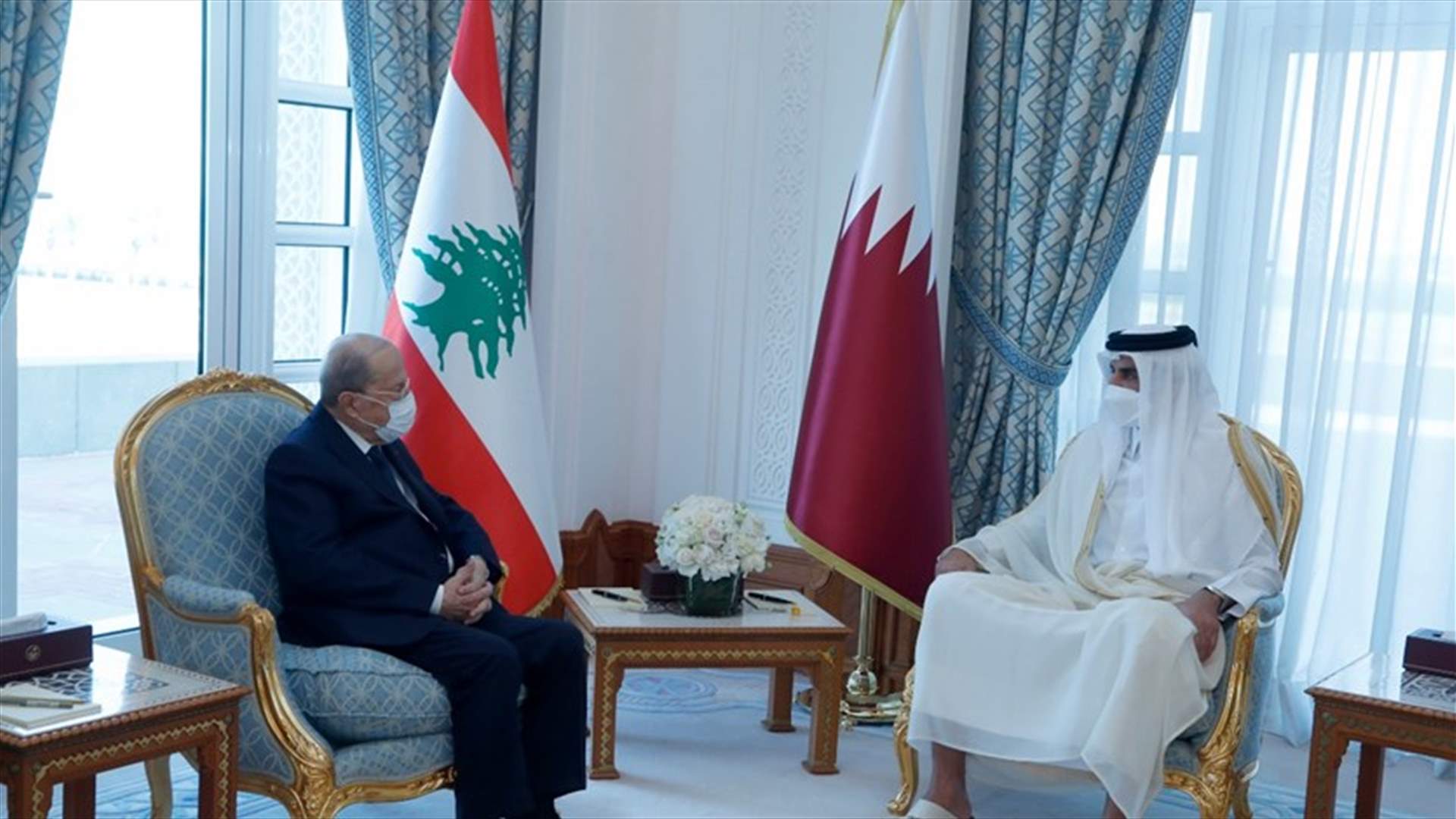 أمير دولة قطر الشيخ تميم بن حمد آل ثاني يلتقي الرئيس عون في قطر (صور)