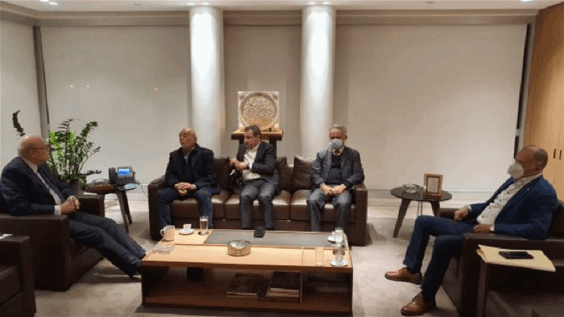 وفد اللقاء الديمقراطي عرض مع ميقاتي ازمة مطمر الناعمة ومشكلة الكهرباء