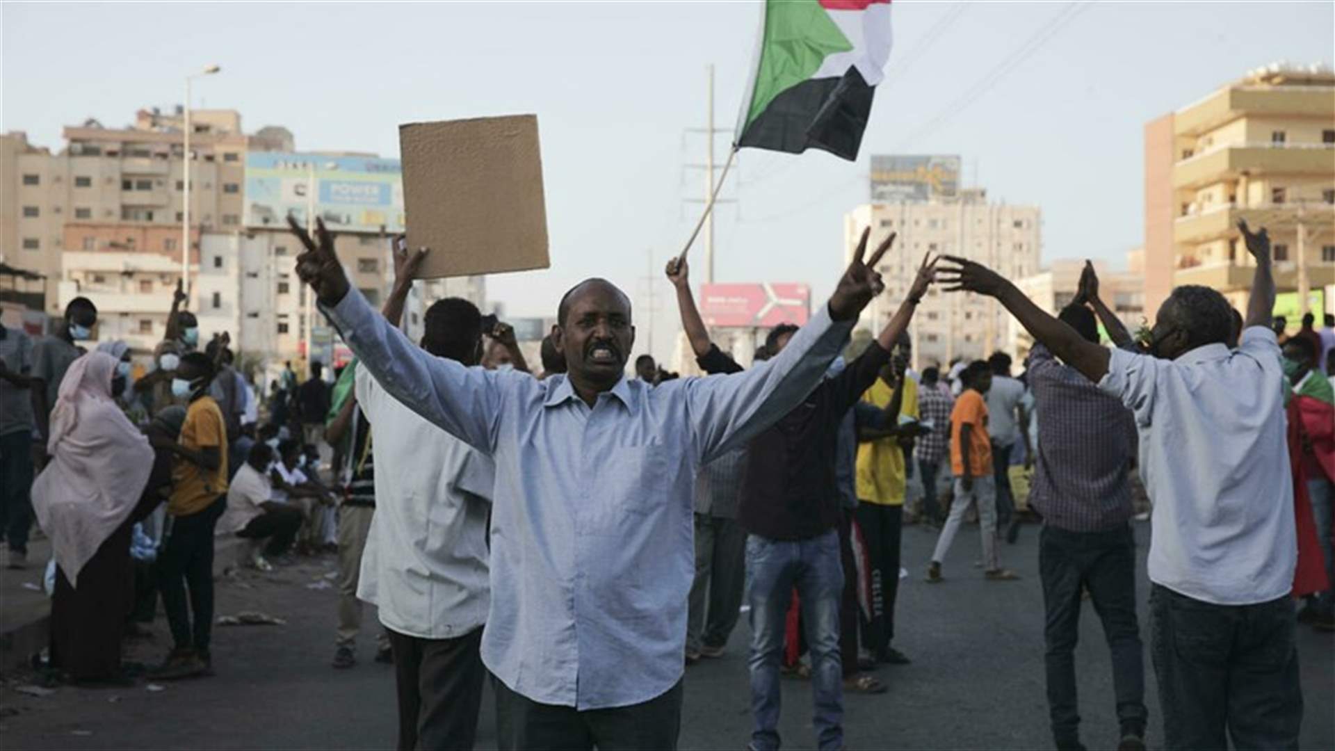 قوات الأمن السودانية تطلق الغاز المسيل للدموع على مسيرة مناهضة للحكم العسكري