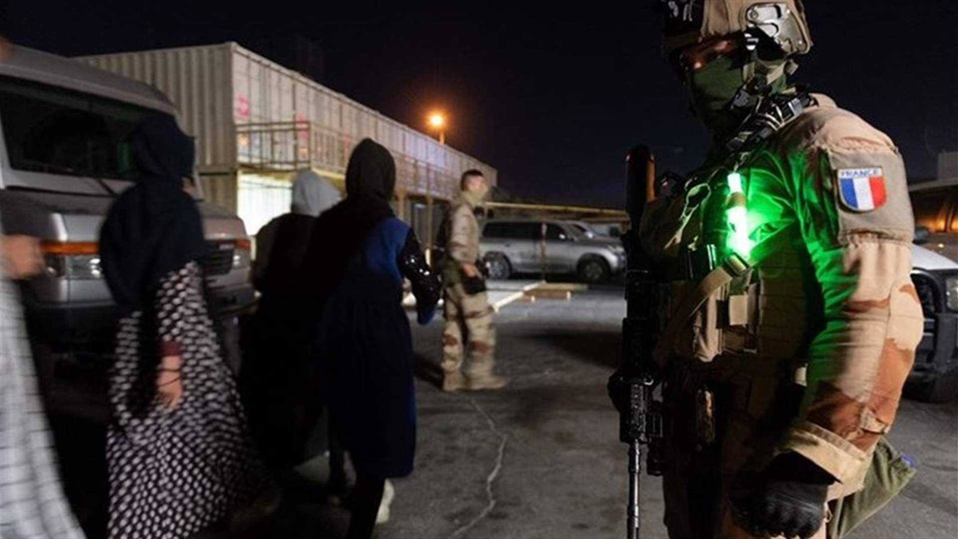 فرنسا أجلت أكثر من 300 شخص من أفغانستان