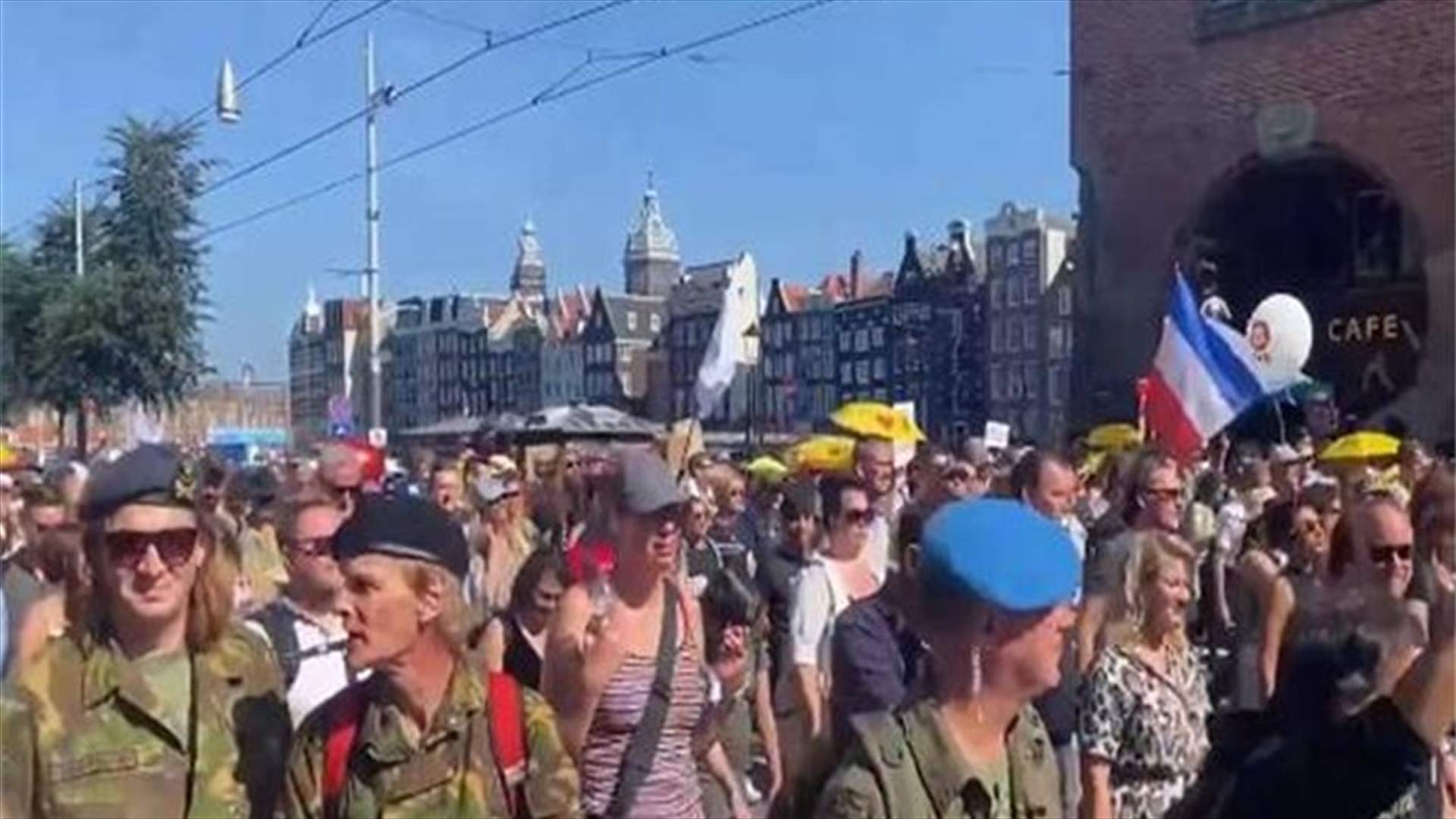 آلاف يتظاهرون في هولندا احتجاجا على قيود كورونا