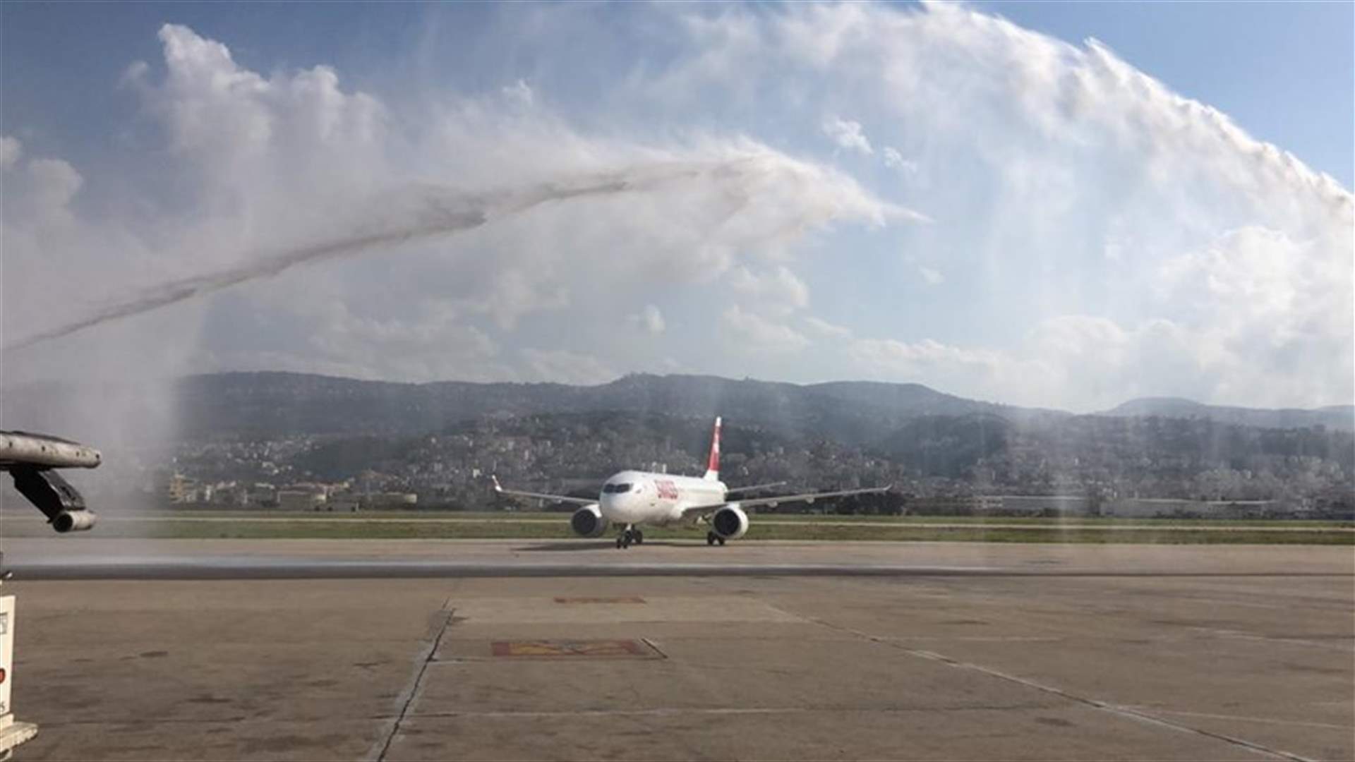 حميه يعلن عودة الطيران السويسري إلى مطار بيروت بعد طول غياب