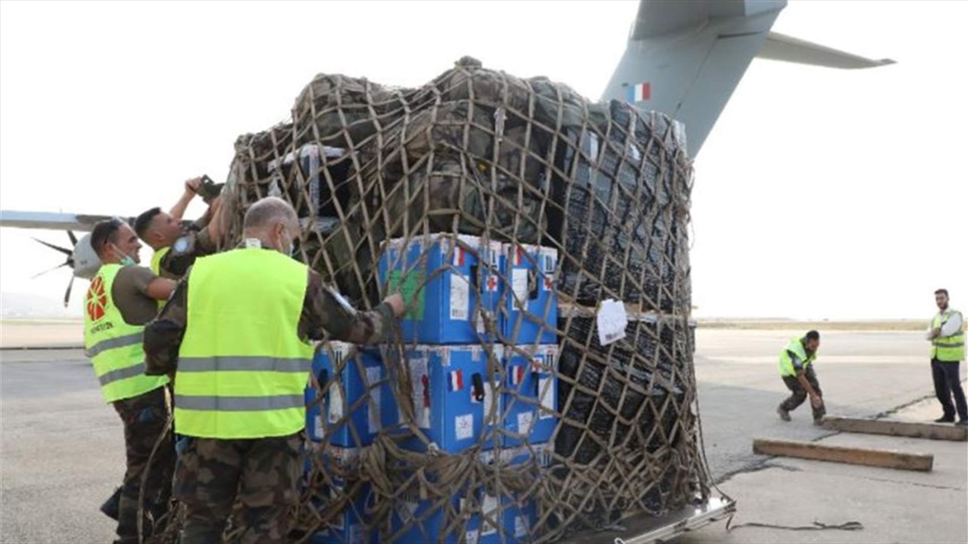 الجيش تسلم 76000 لقاح فايزر هبة من فرنسا