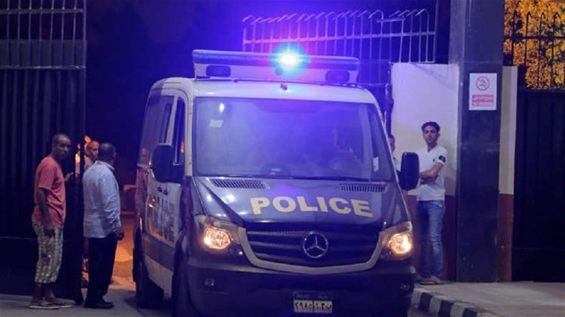 في مصر... عاطل عن العمل يقتل زوجته ويقفز من الطابق الخامس!
