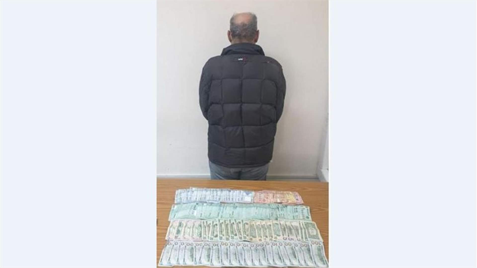 يسرق ما بداخل السيارات بعد كسر زجاجها... شعبة المعلومات تكشف هويته وتوقفه